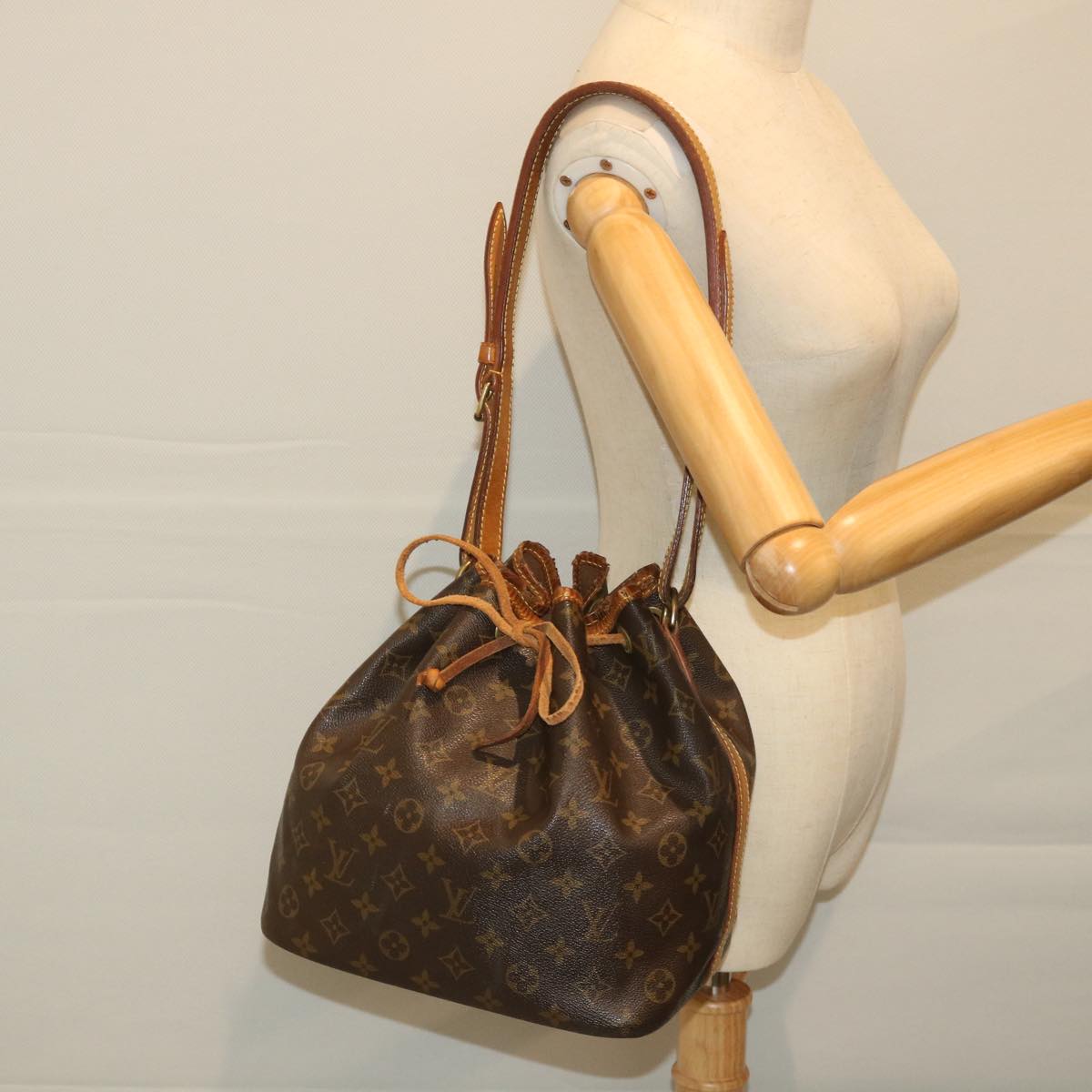 LOUIS VUITTON Monogram Petit Noe Shoulder Bag M42226 LV Auth 57999