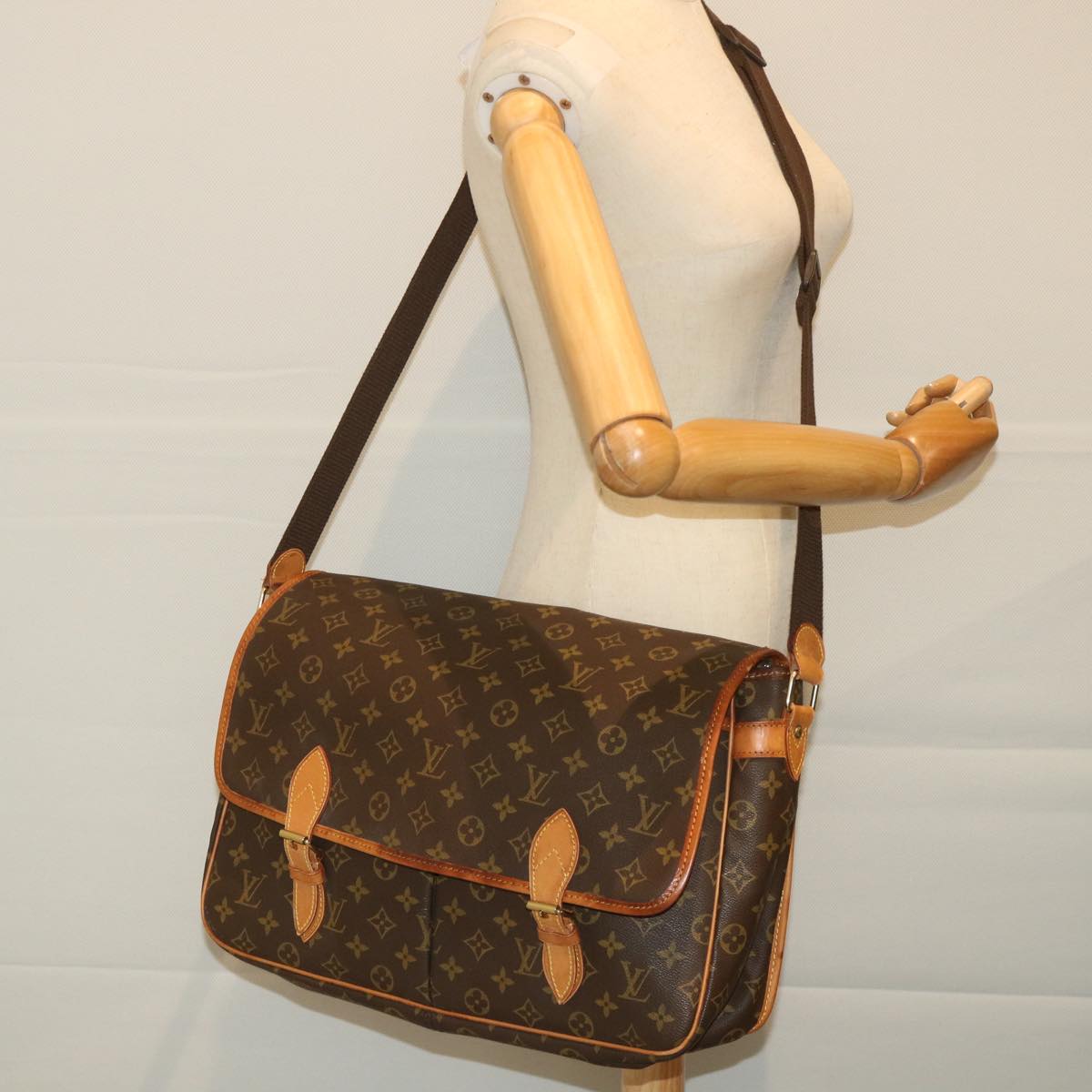 LOUIS VUITTON Monogram Gibeciere GM Shoulder Bag M42246 LV Auth 58014