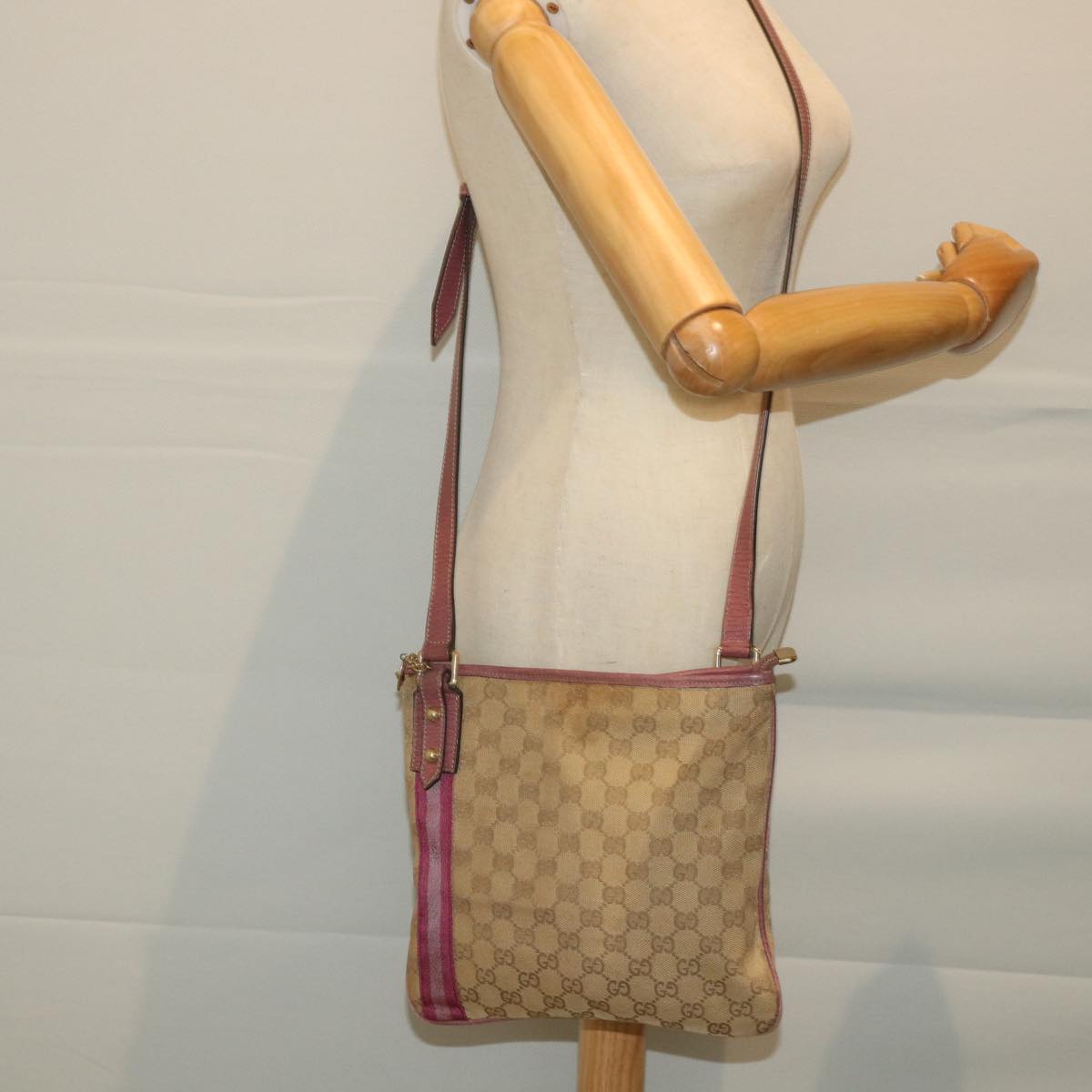 GUCCI GG Canvas Sherry Line Shoulder Bag Beige Pink 144388 Auth 58040