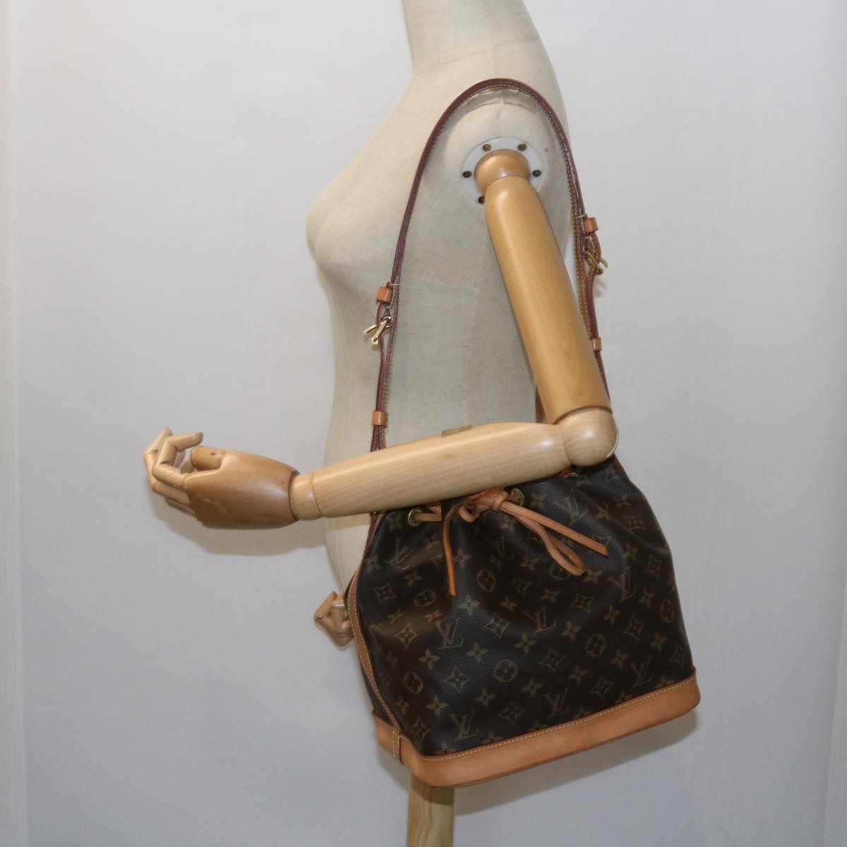 LOUIS VUITTON Monogram Noe Shoulder Bag M42224 LV Auth 58297