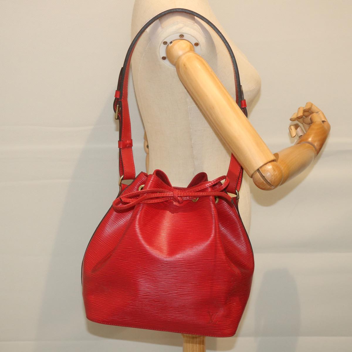 LOUIS VUITTON Epi Petit Noe Shoulder Bag Red M44107 LV Auth 58308