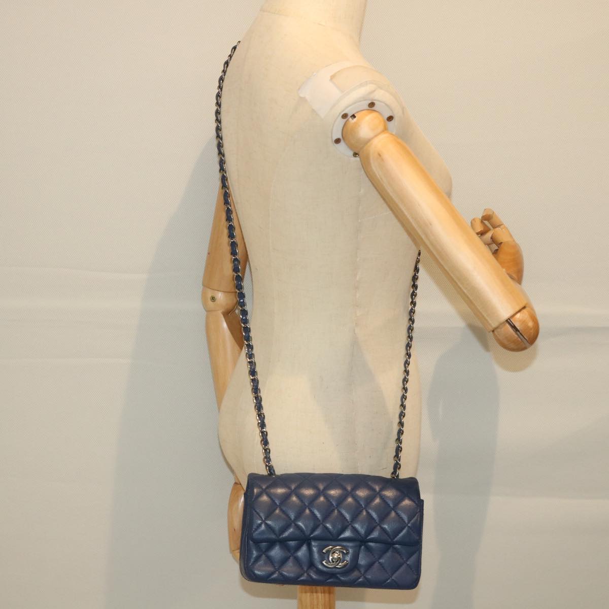 CHANEL Matelasse Chain Shoulder Bag Calf leather Navy CC Auth 58345A