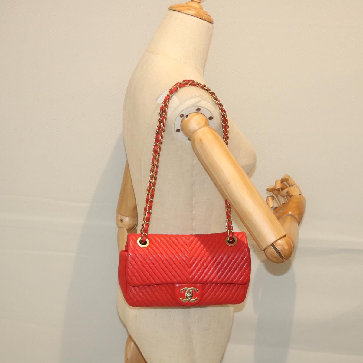 CHANEL Chain V Stitch Shoulder Bag Leather Red CC Auth 58347A