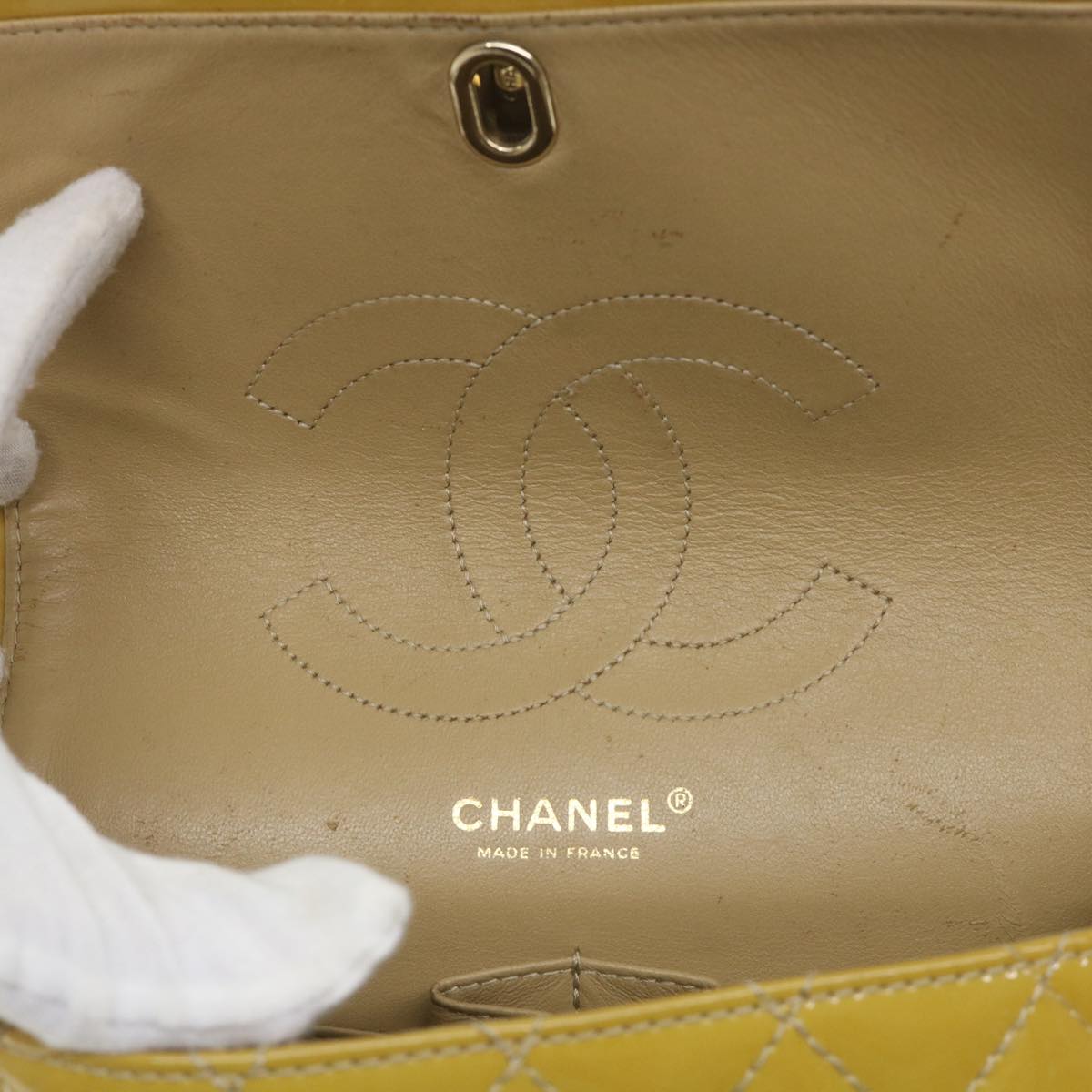 CHANEL Matelasse Chain Shoulder Bag Patent leather Yellow CC Auth 58350A