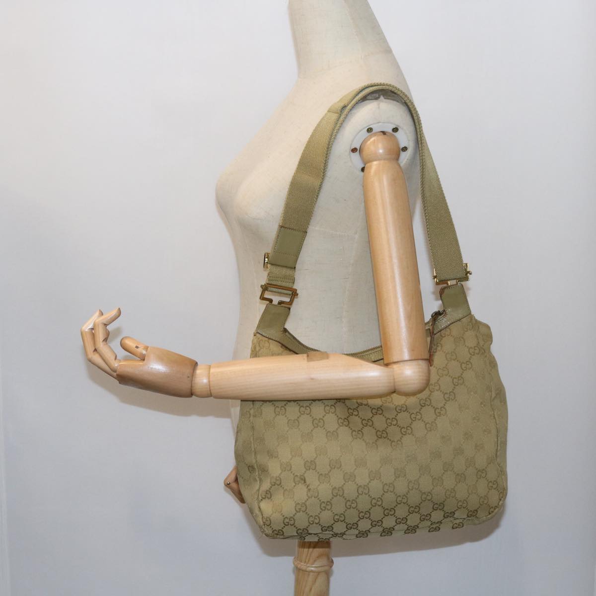 GUCCI GG Canvas Shoulder Bag Beige 90762 Auth 58417