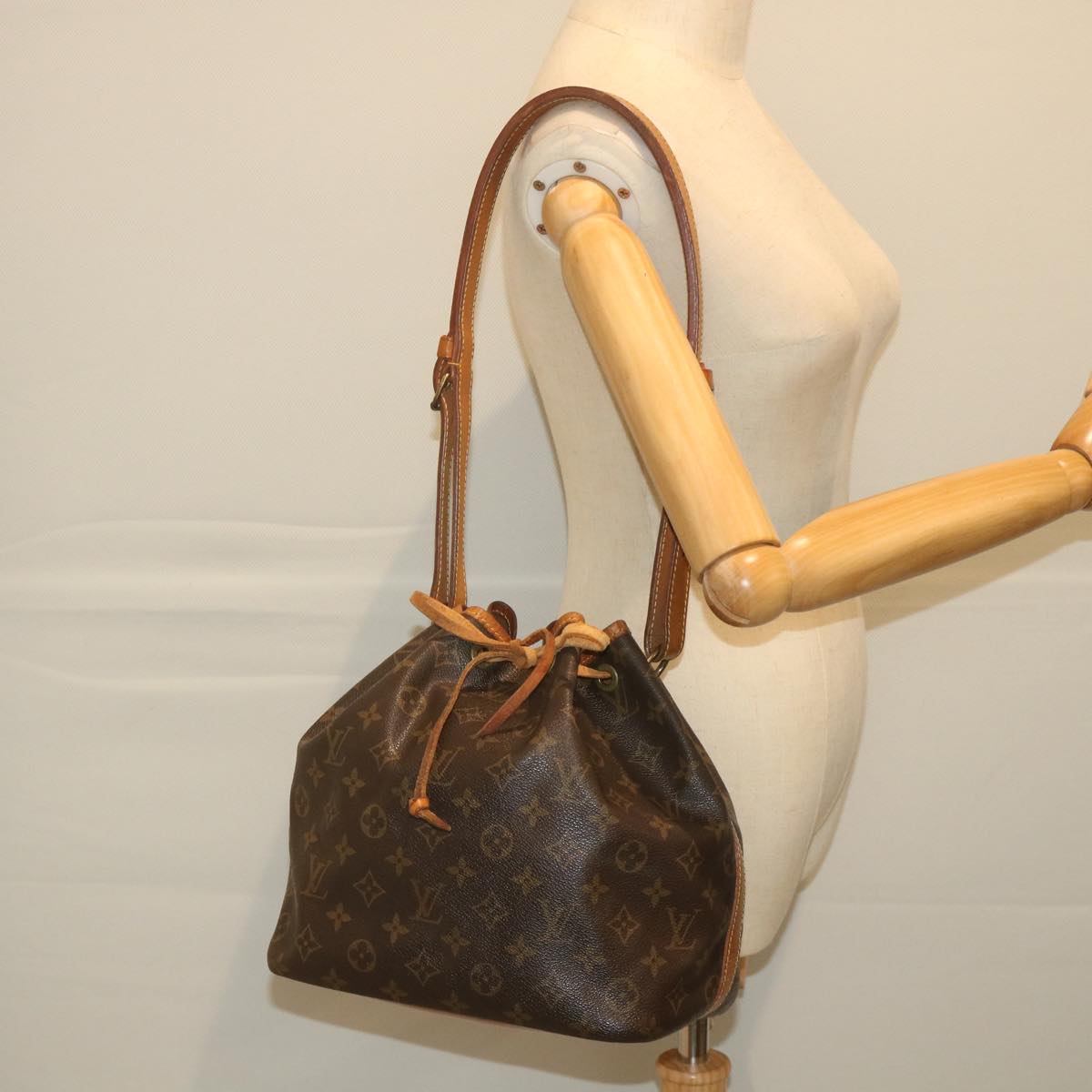 LOUIS VUITTON Monogram Petit Noe Shoulder Bag M42226 LV Auth 58430