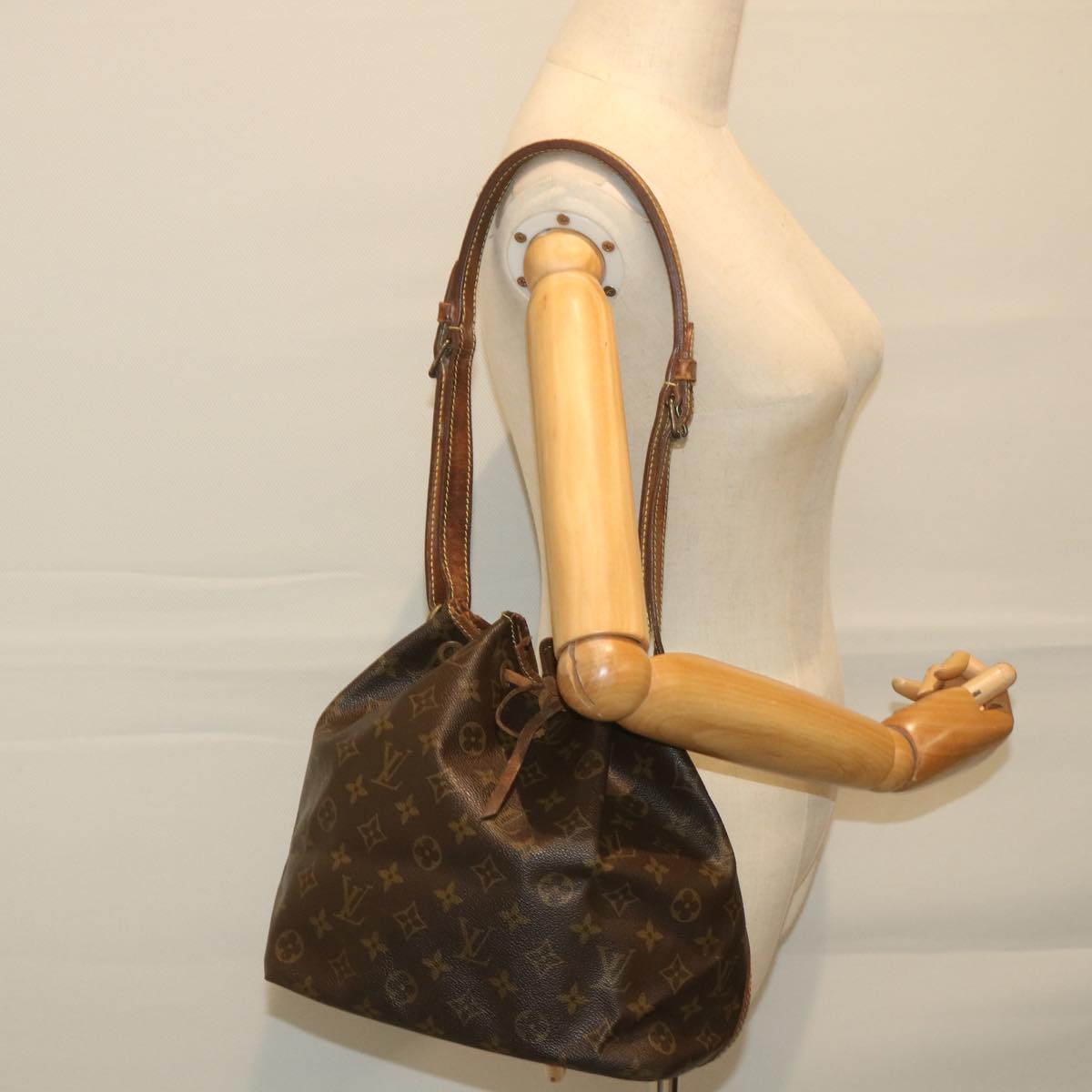 LOUIS VUITTON Monogram Petit Noe Shoulder Bag M42226 LV Auth 58431