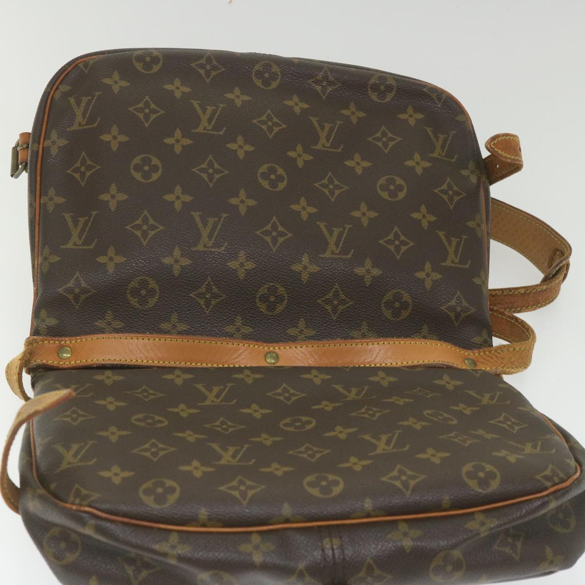 LOUIS VUITTON Monogram Saumur 30 Shoulder Bag M42256 LV Auth 58436