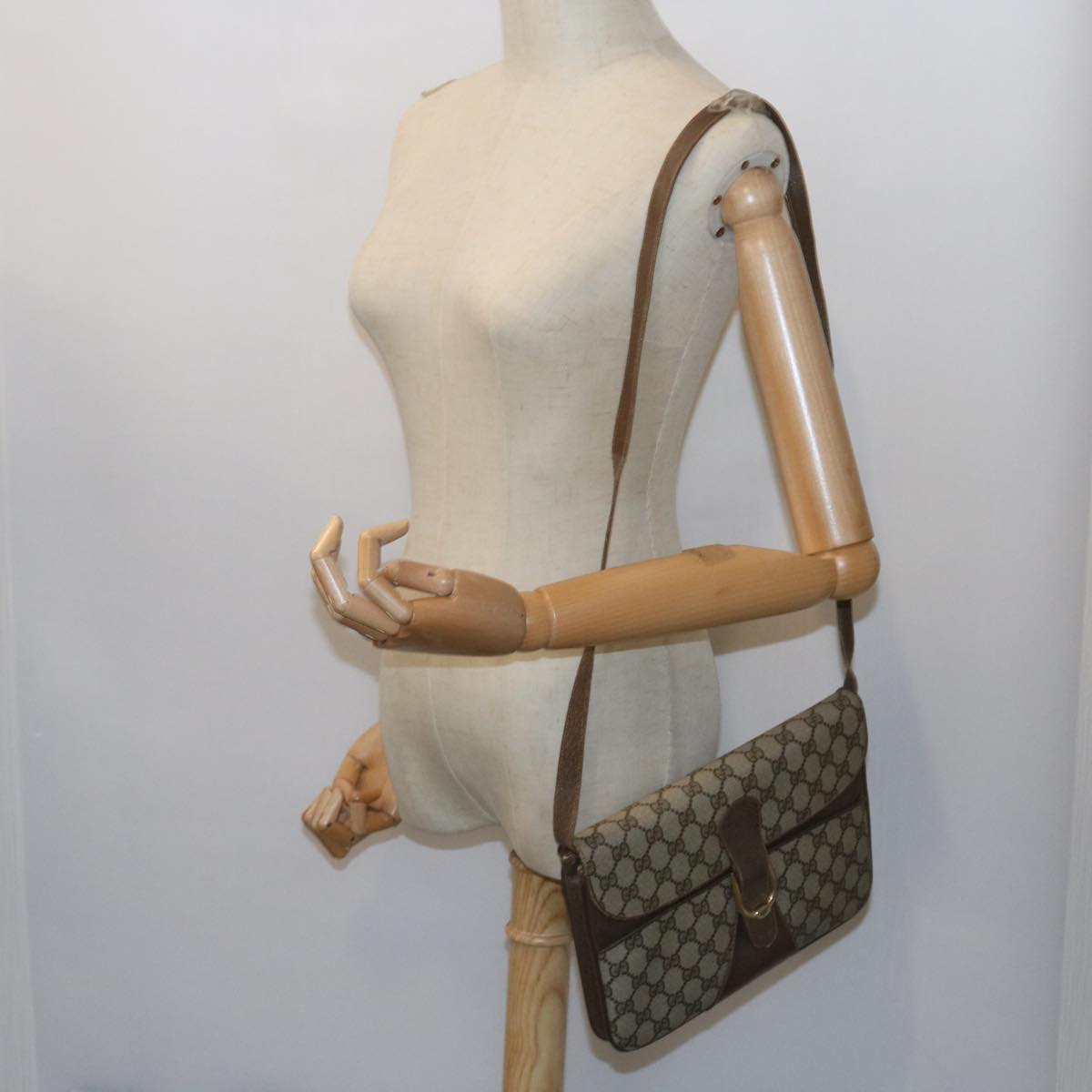 GUCCI GG Supreme Shoulder Bag PVC Leather Beige Auth 58524