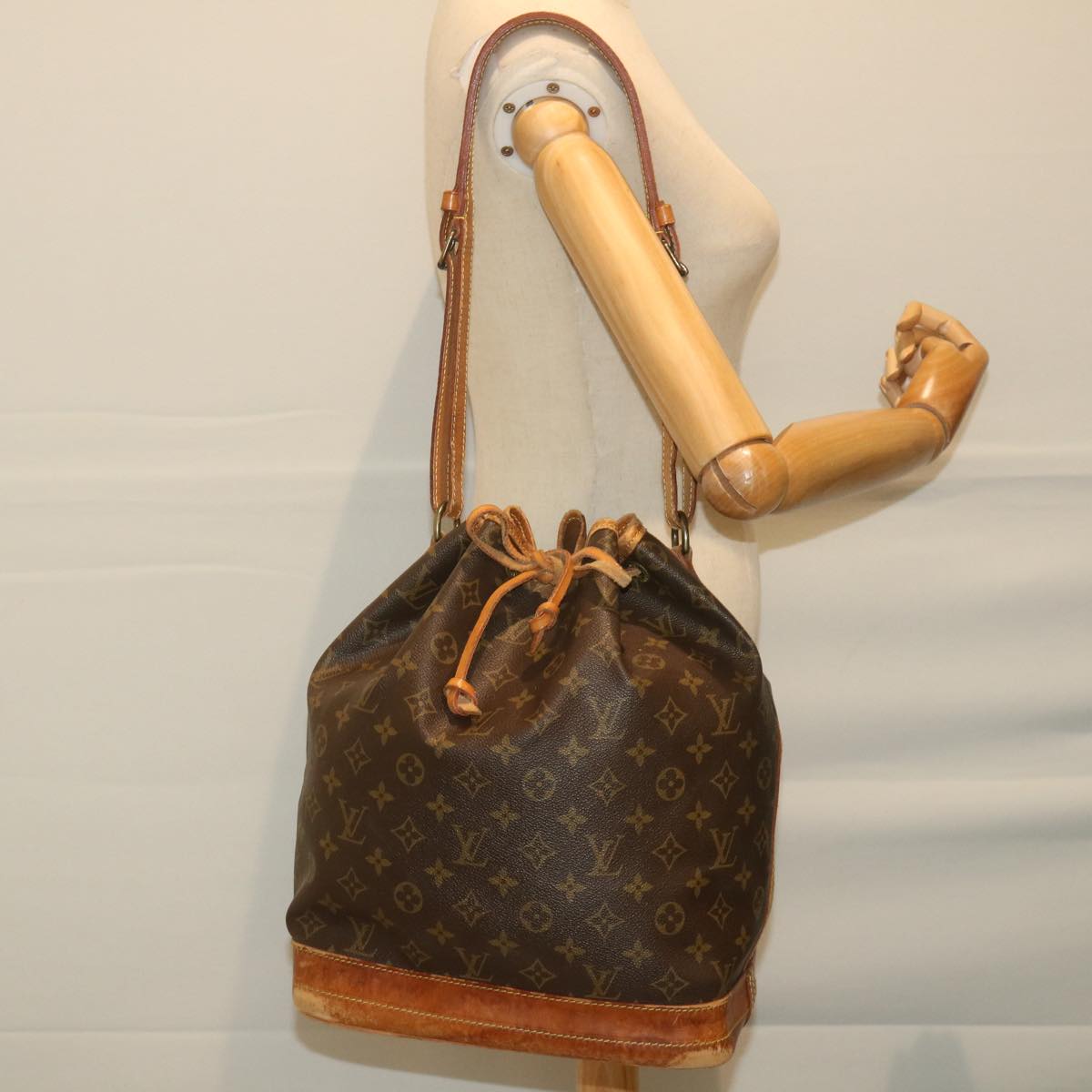 LOUIS VUITTON Monogram Noe Shoulder Bag M42224 LV Auth 58593