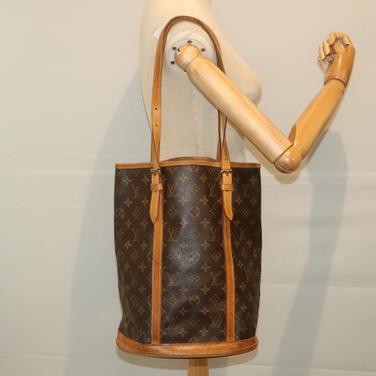 LOUIS VUITTON Monogram Bucket GM Shoulder Bag M42236 LV Auth 58721