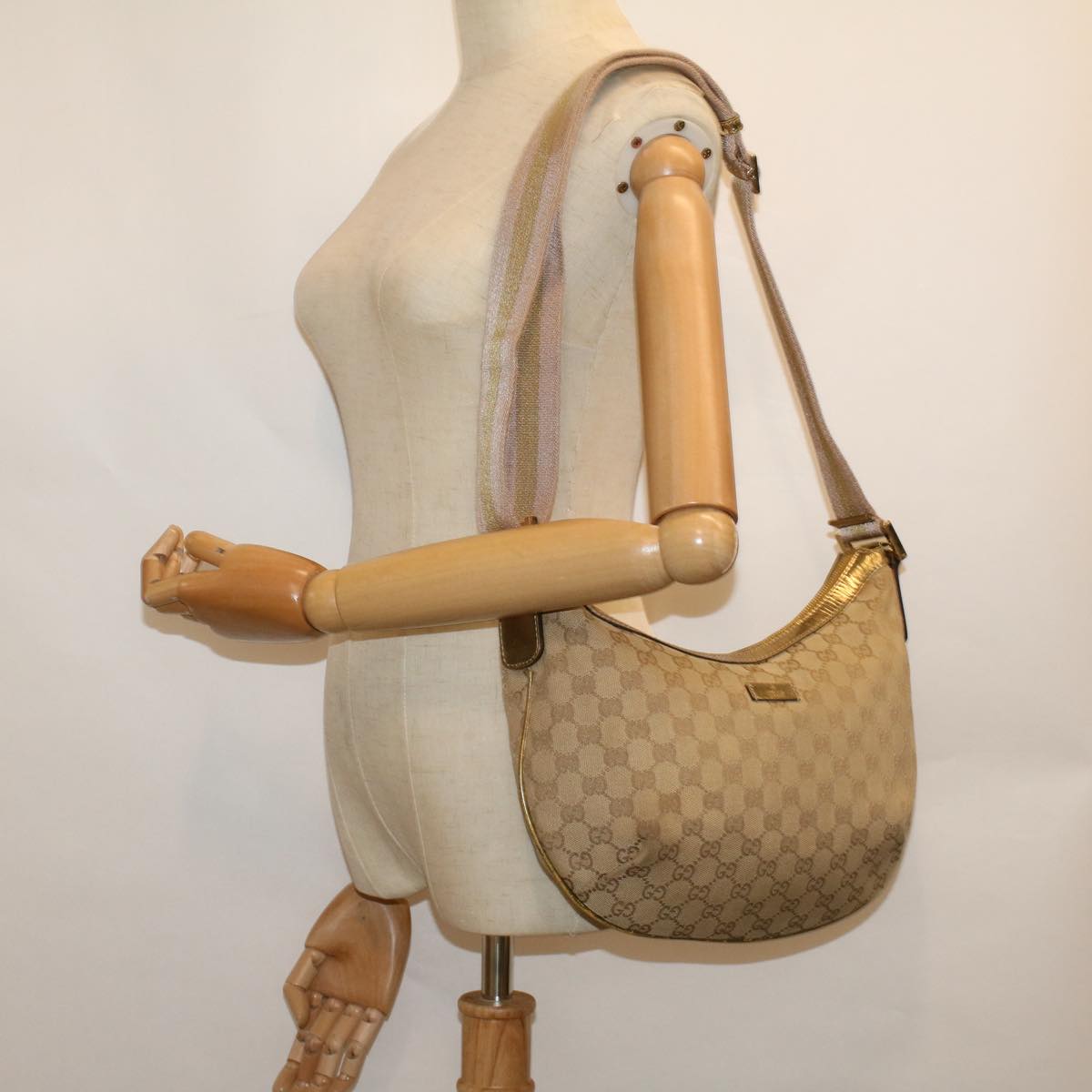 GUCCI GG Canvas Sherry Line Shoulder Bag Beige Gold 181092 Auth 58807