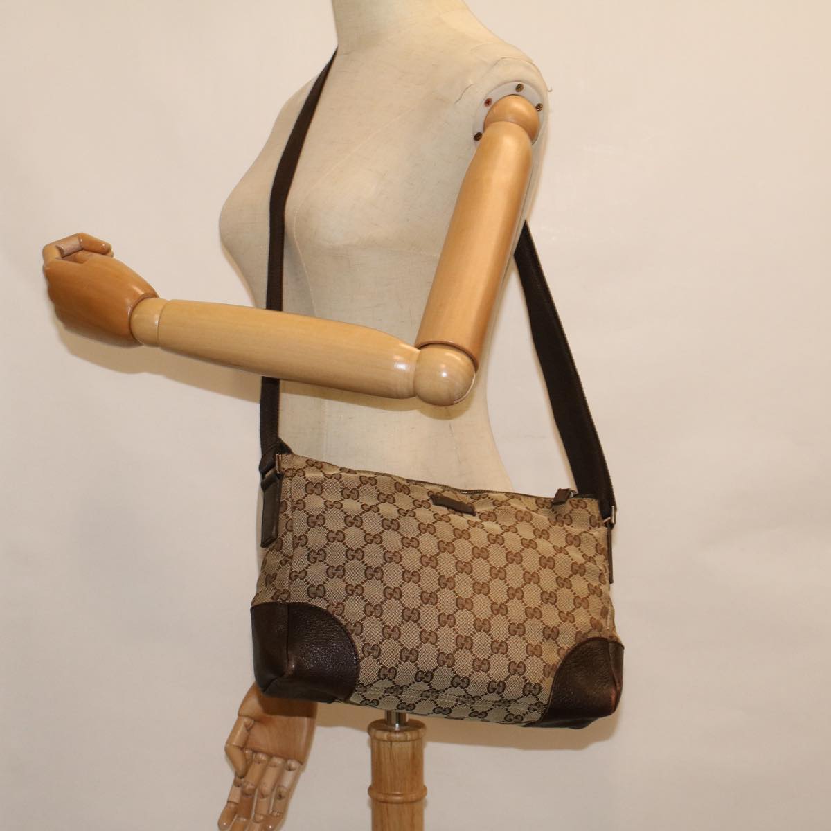 GUCCI GG Canvas Shoulder Bag Beige 114273 Auth 58917