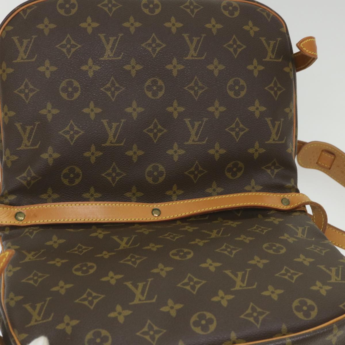 LOUIS VUITTON Monogram Saumur 30 Shoulder Bag M42256 LV Auth 58948