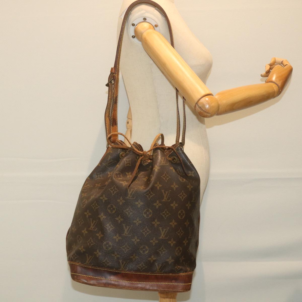 LOUIS VUITTON Monogram Noe Shoulder Bag M42224 LV Auth 58955