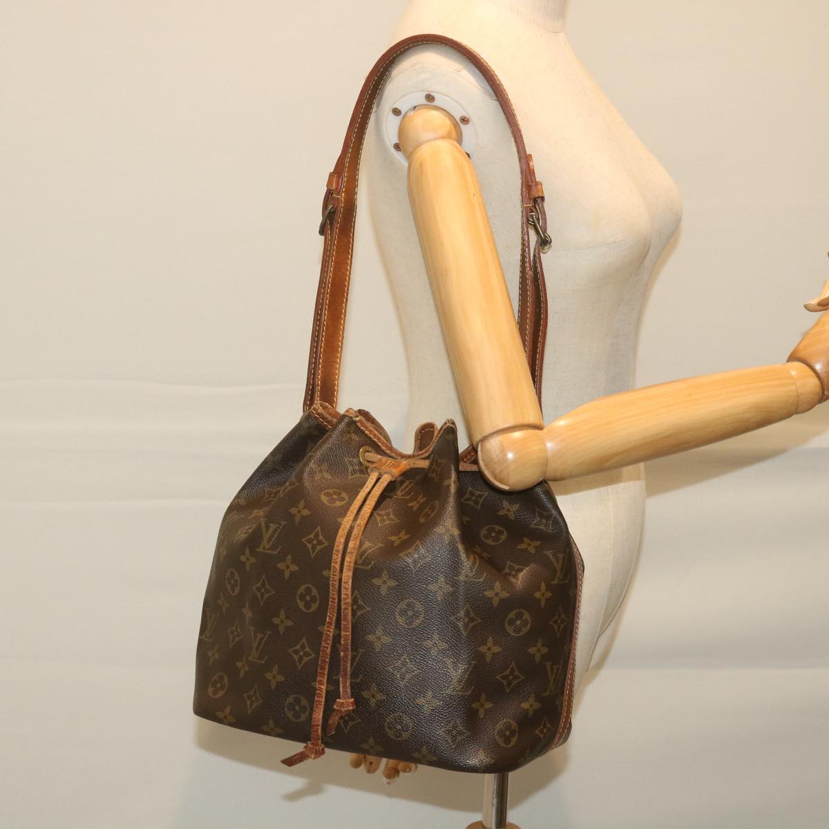 LOUIS VUITTON Monogram Petit Noe Shoulder Bag M42226 LV Auth 59038