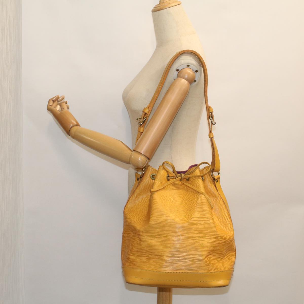 LOUIS VUITTON Epi Noe Shoulder Bag Tassili Yellow M44009 LV Auth 59174