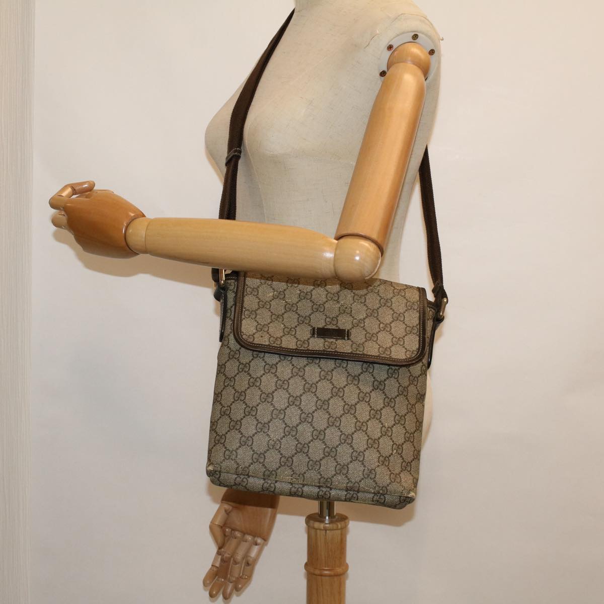 GUCCI GG Canvas Shoulder Bag Coated Canvas Beige Auth 59239