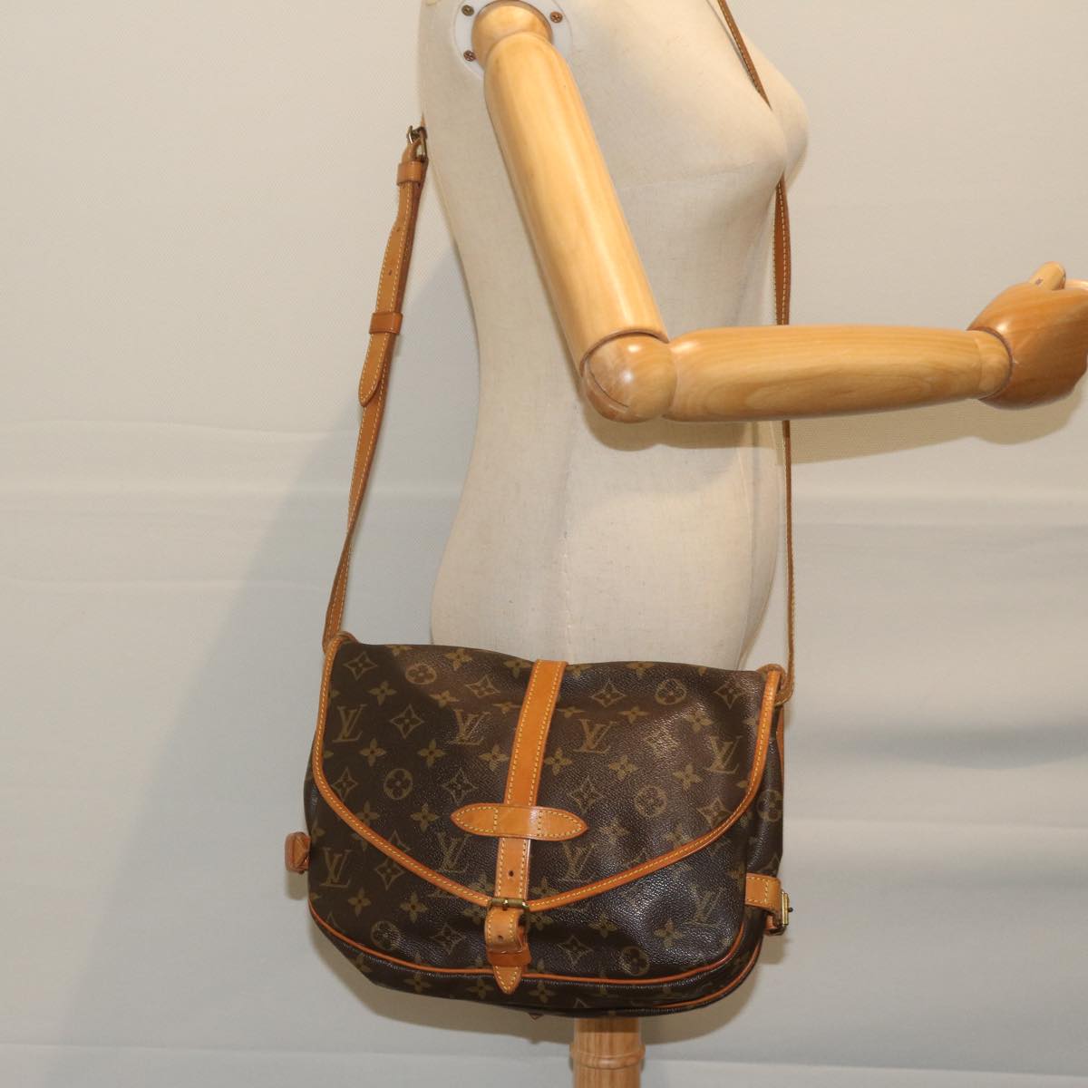 LOUIS VUITTON Monogram Saumur 30 Shoulder Bag M42256 LV Auth 59315