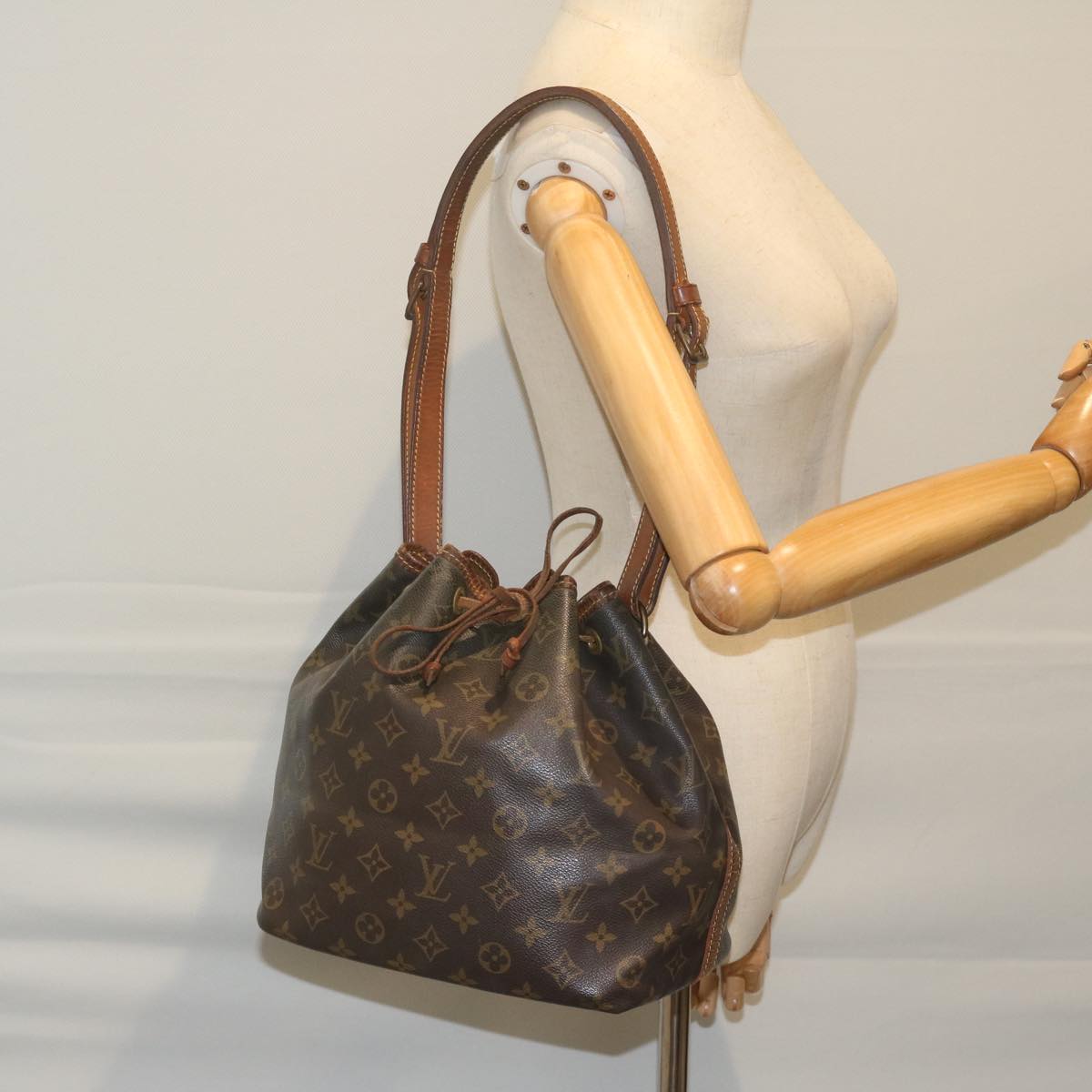 LOUIS VUITTON Monogram Petit Noe Shoulder Bag M42226 LV Auth 59341