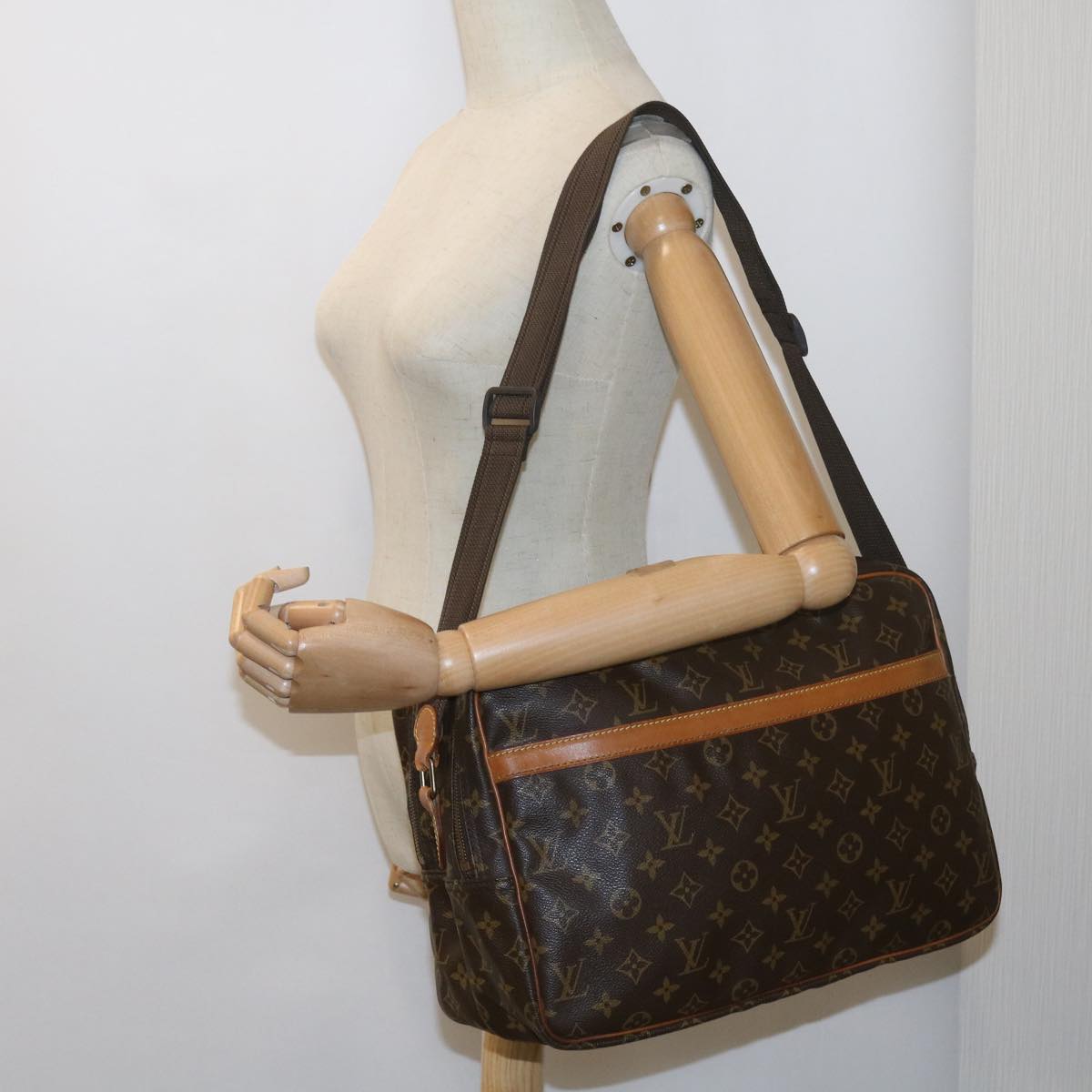 LOUIS VUITTON Monogram Reporter GM Shoulder Bag M45252 LV Auth 59420