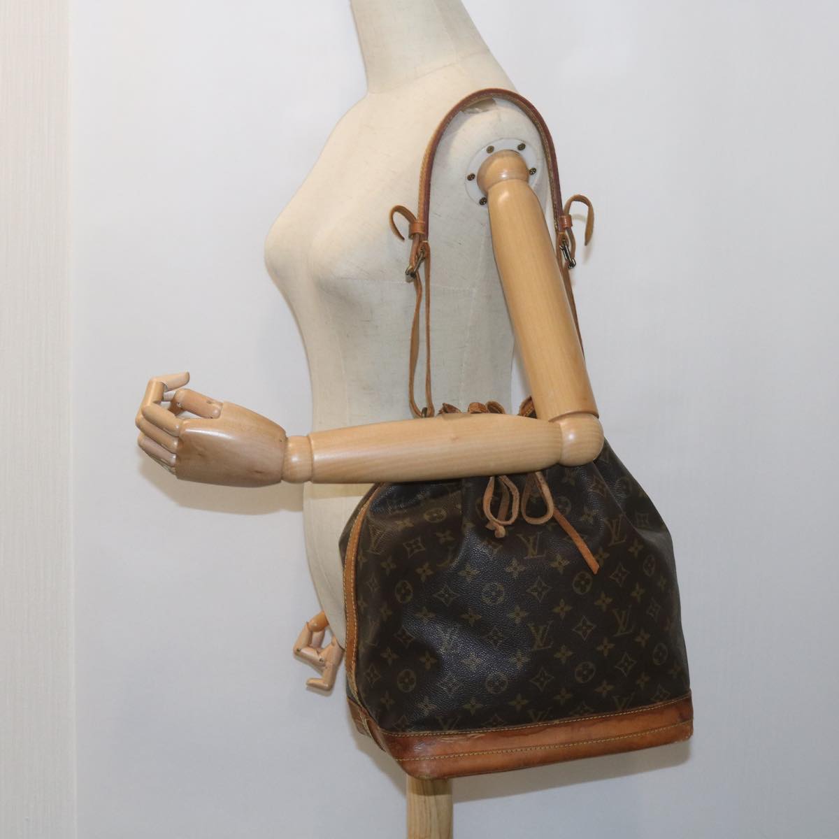 LOUIS VUITTON Monogram Noe Shoulder Bag M42224 LV Auth 59423