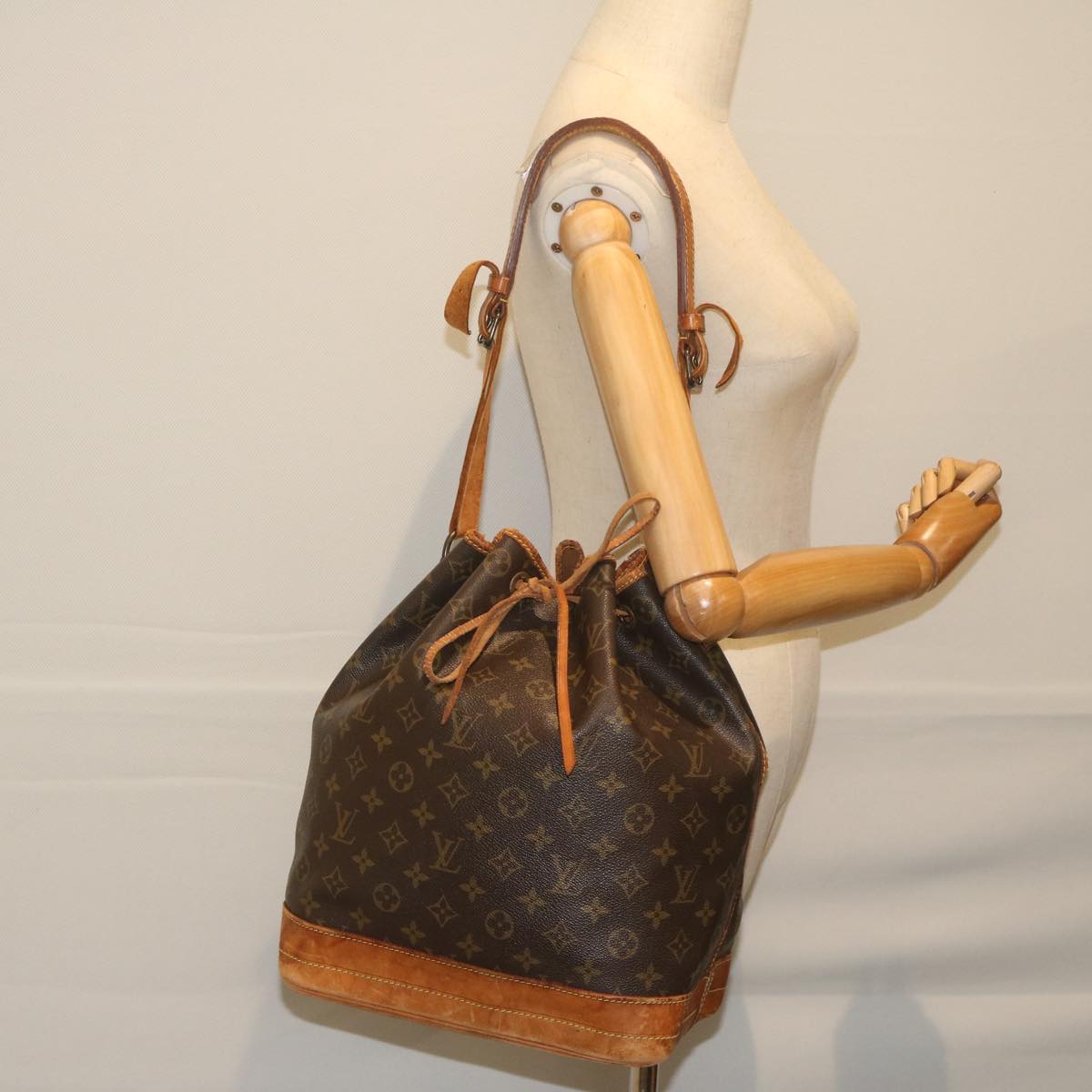 LOUIS VUITTON Monogram Noe Shoulder Bag M42224 LV Auth 59424