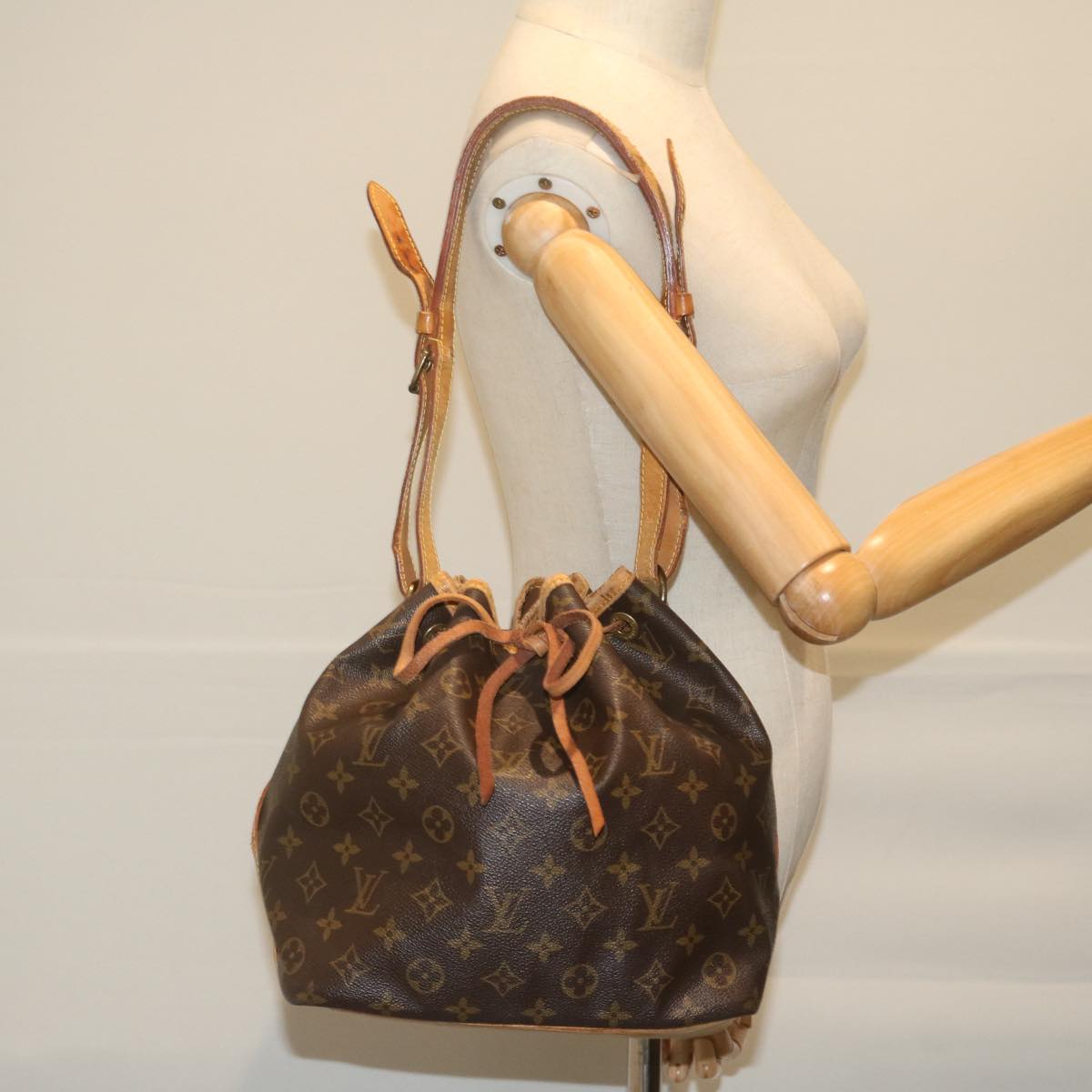 LOUIS VUITTON Monogram Petit Noe Shoulder Bag M42226 LV Auth 59425