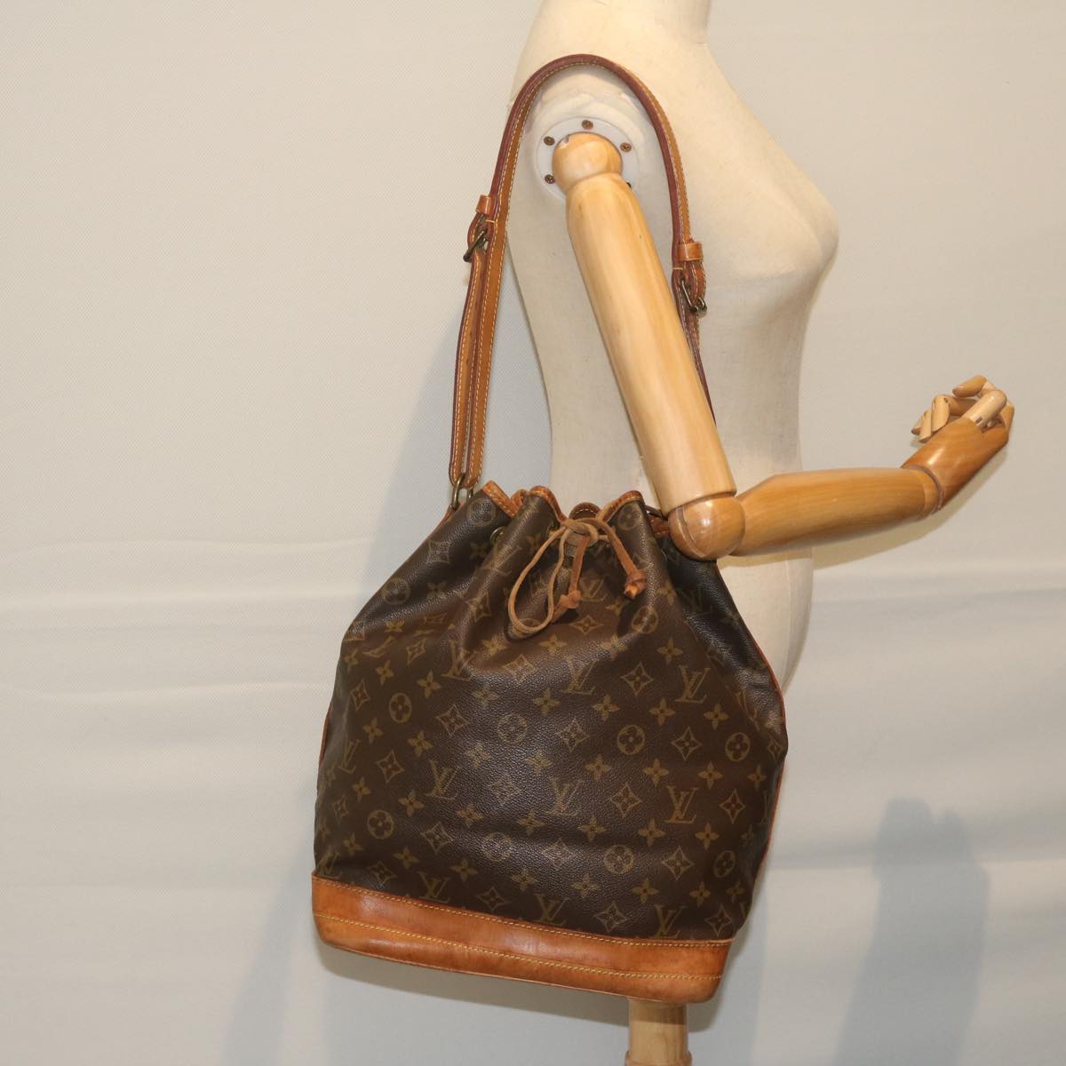 LOUIS VUITTON Monogram Noe Shoulder Bag M42224 LV Auth 59427