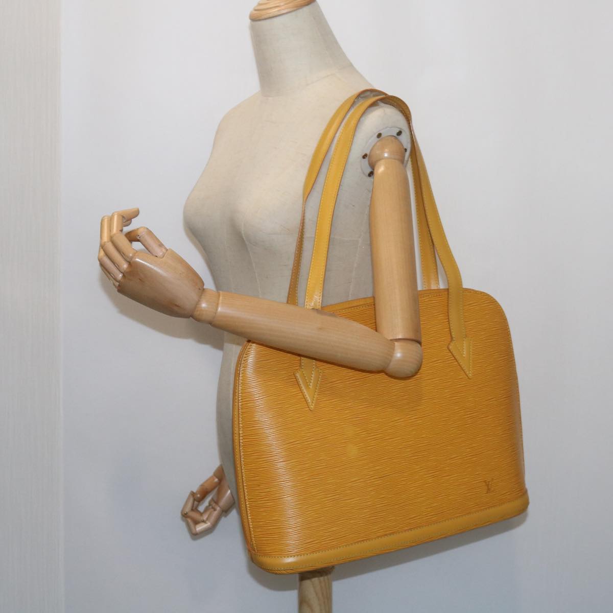 LOUIS VUITTON Epi Lussac Shoulder Bag Yellow M52289 LV Auth 59529