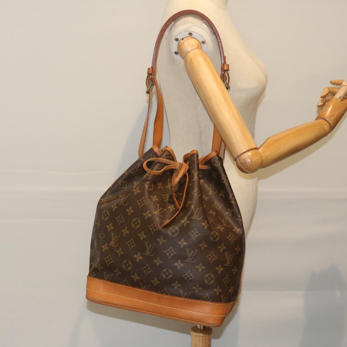 LOUIS VUITTON Monogram Noe Shoulder Bag M42224 LV Auth 59530