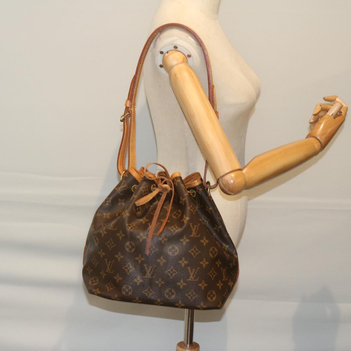 LOUIS VUITTON Monogram Petit Noe Shoulder Bag M42226 LV Auth 59531