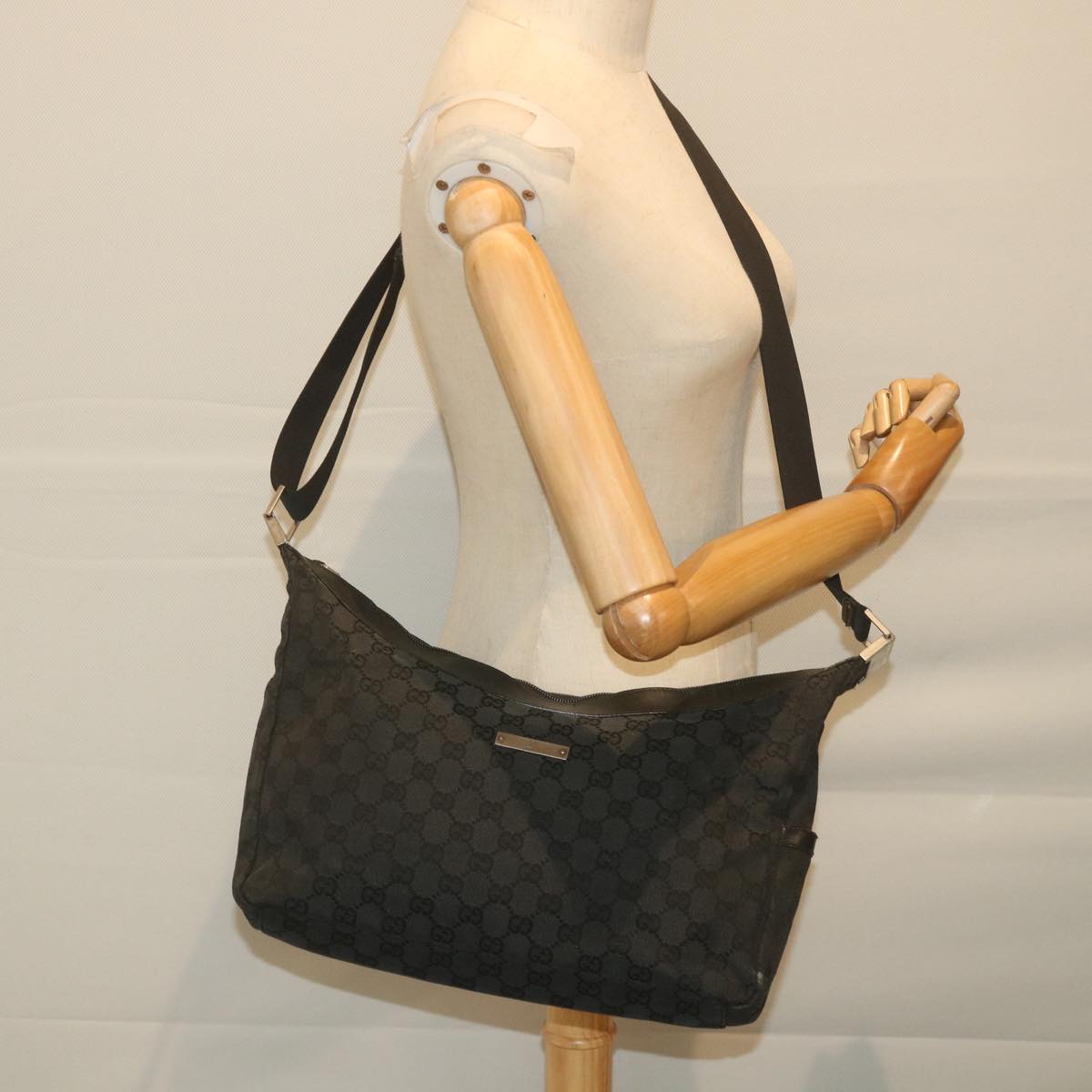 GUCCI GG Canvas Shoulder Bag Black 019 0432 002058 Auth 59550