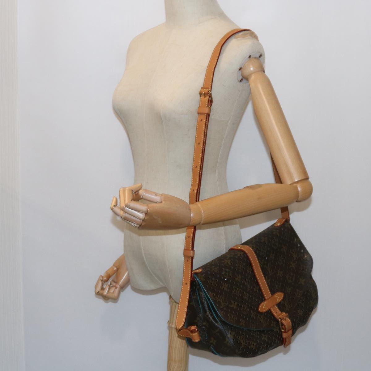 LOUIS VUITTON Monogram Perfo Saumur 30 Shoulder Bag M93998 LV Auth 59612A