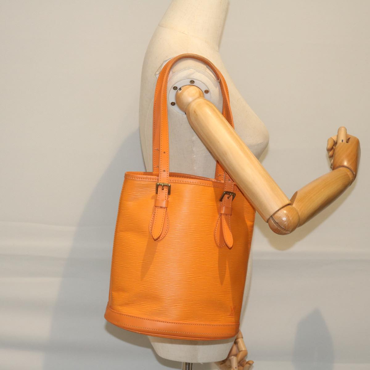 LOUIS VUITTON Epi Bucket PM Shoulder Bag Orange Mandarin M5899H LV Auth 59638