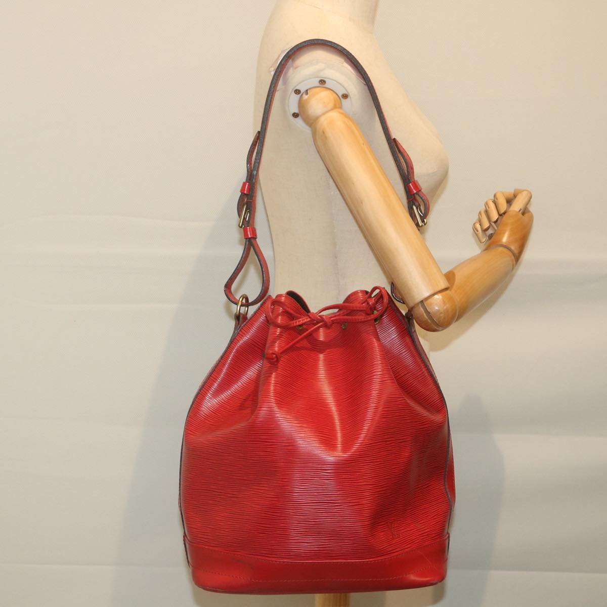 LOUIS VUITTON Epi Noe Shoulder Bag Red M44007 LV Auth 59643