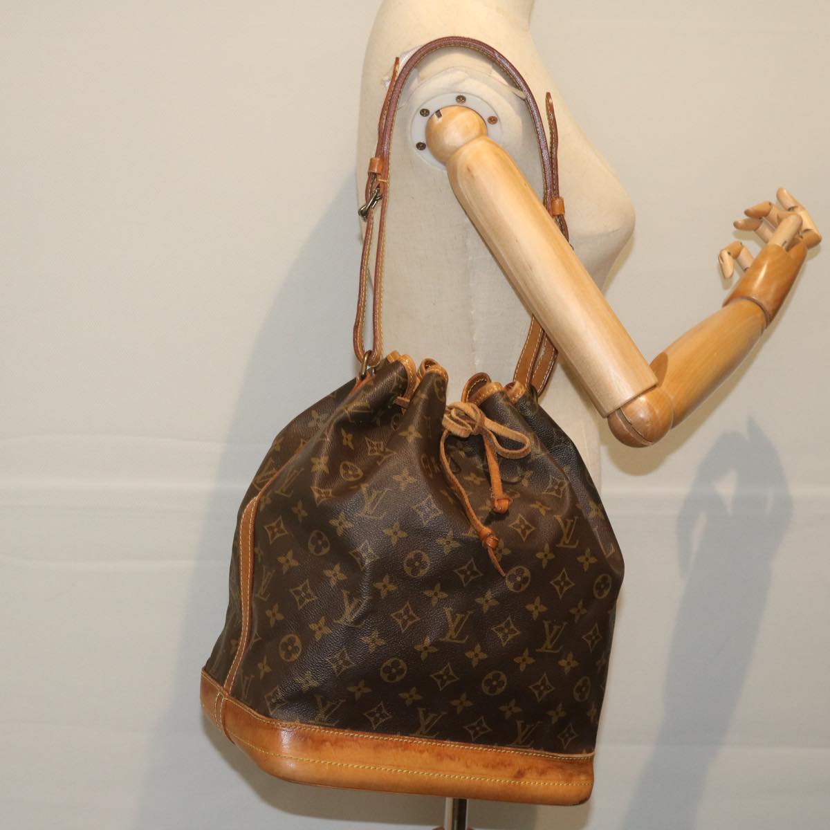 LOUIS VUITTON Monogram Noe Shoulder Bag M42224 LV Auth 59821