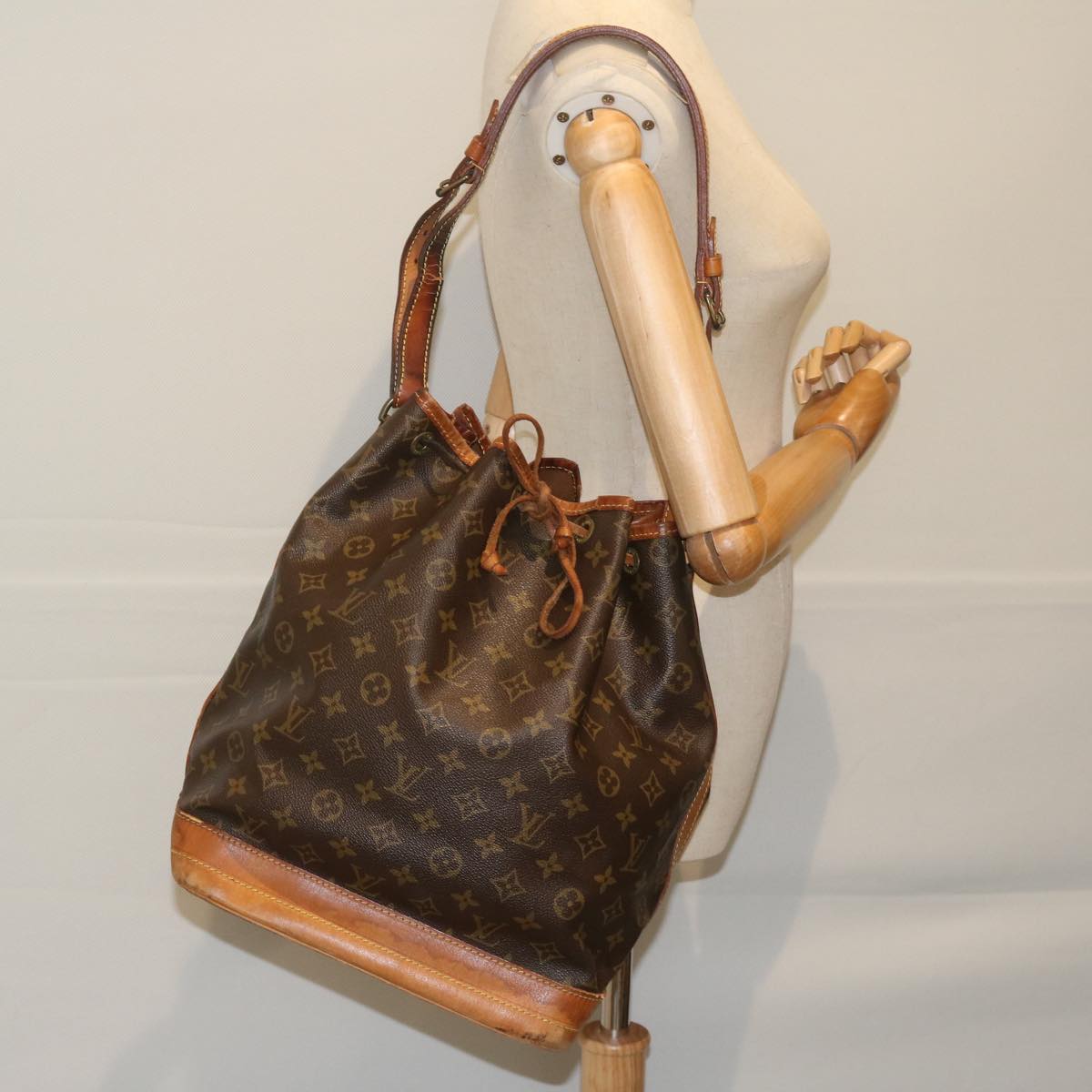 LOUIS VUITTON Monogram Noe Shoulder Bag M42224 LV Auth 59822