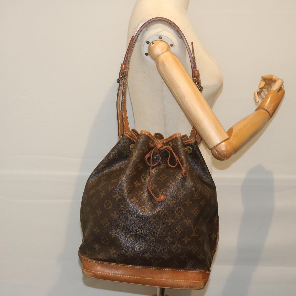 LOUIS VUITTON Monogram Noe Shoulder Bag M42224 LV Auth 59823