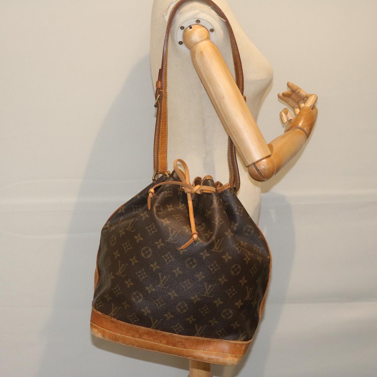 LOUIS VUITTON Monogram Noe Shoulder Bag M42224 LV Auth 59829