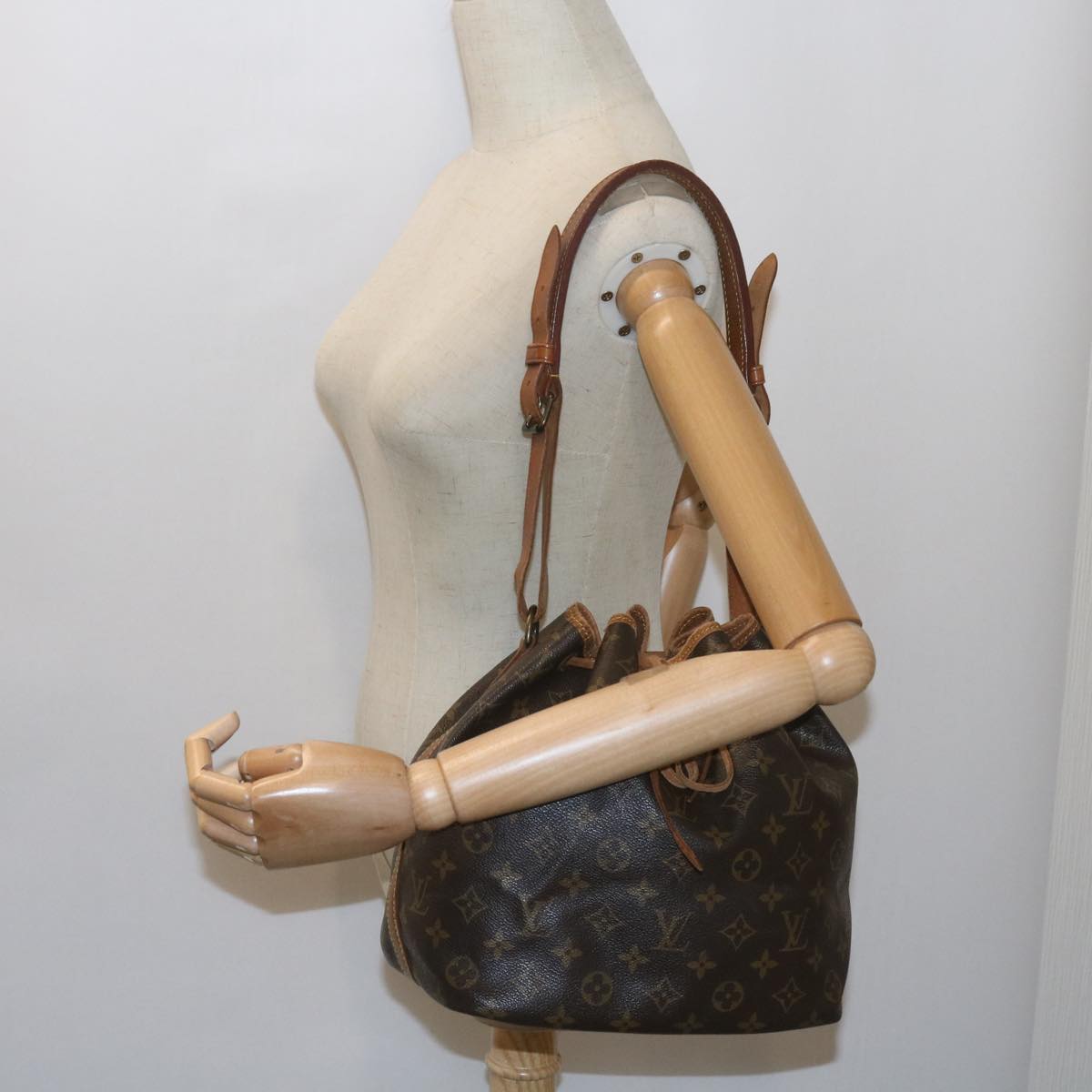 LOUIS VUITTON Monogram Petit Noe Shoulder Bag M42226 LV Auth 59830