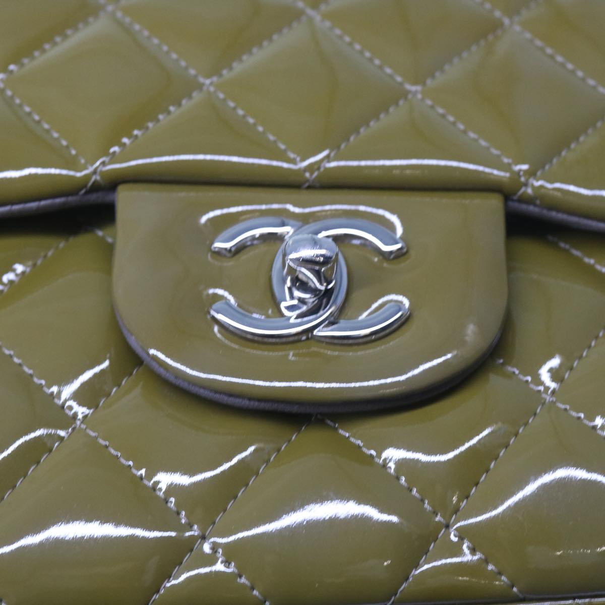 CHANEL Matelasse Chain Shoulder Bag Patent leather Khaki CC Auth 59886A