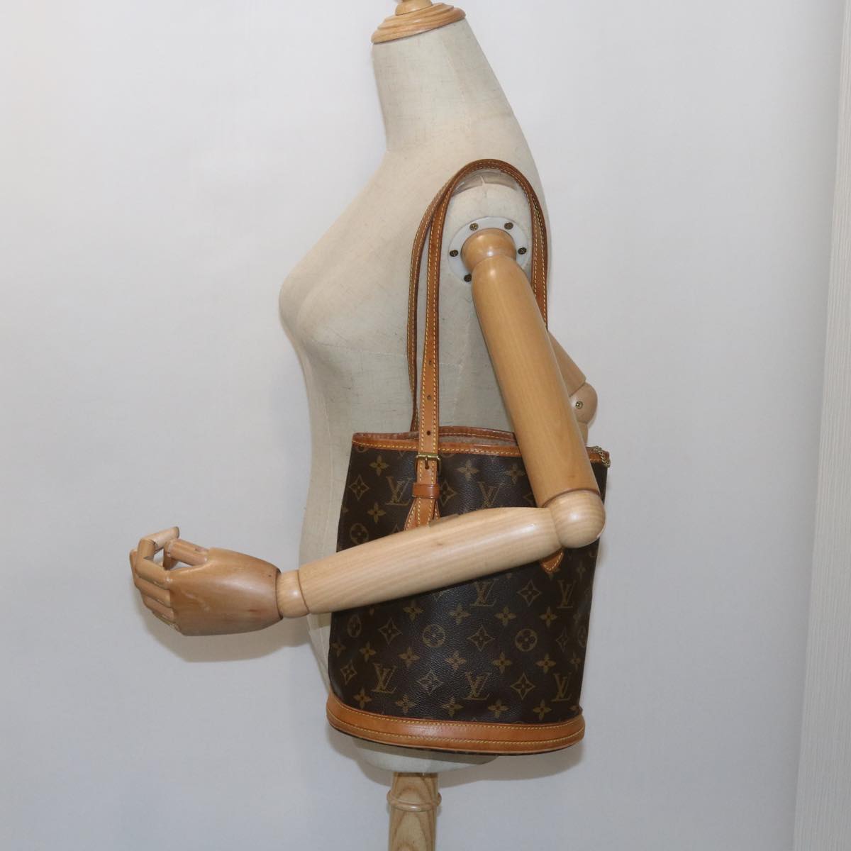 LOUIS VUITTON Monogram Bucket PM Shoulder Bag M42238 LV Auth 60006