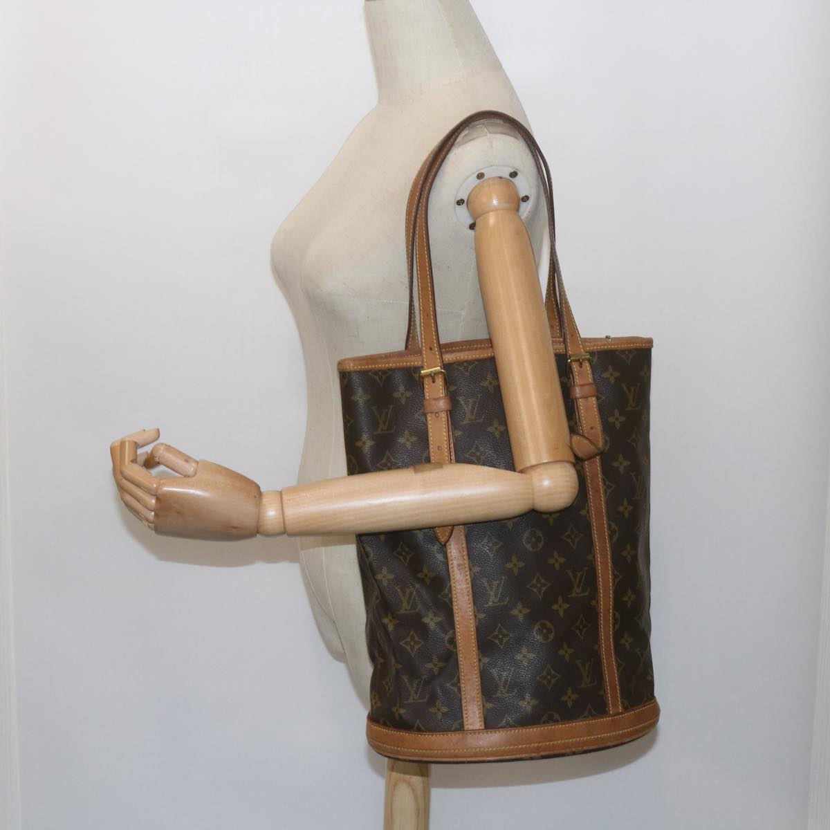 LOUIS VUITTON Monogram Bucket GM Shoulder Bag M42236 LV Auth 60016