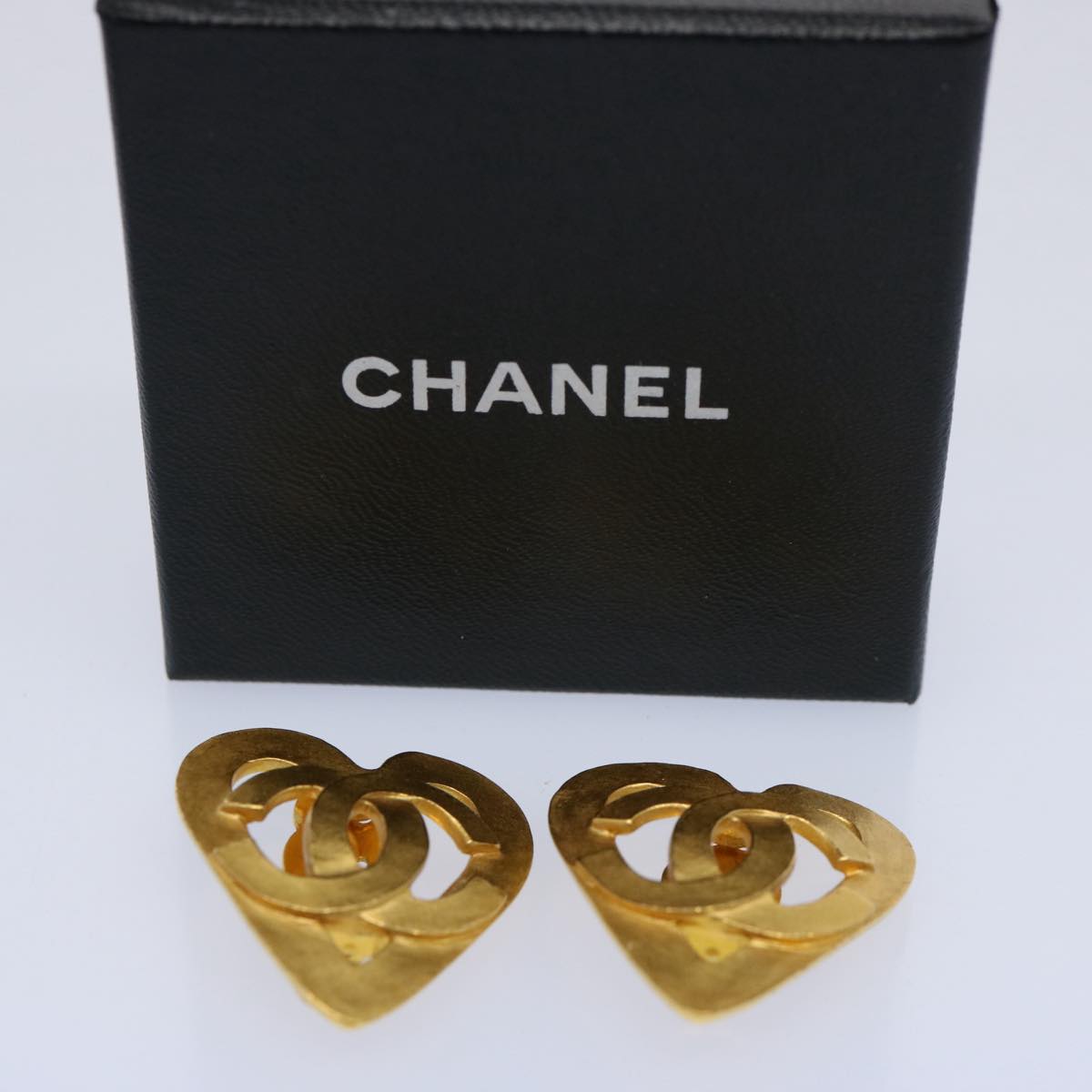 CHANEL heart Earring Gold Tone CC Auth 60077A