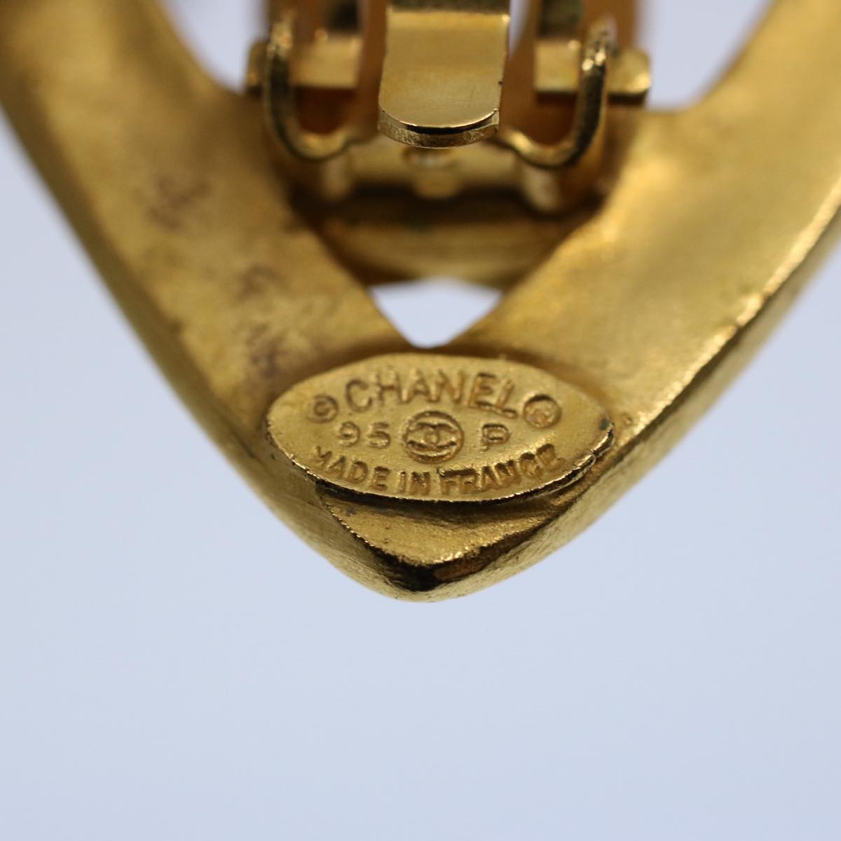 CHANEL heart Earring Gold Tone CC Auth 60077A