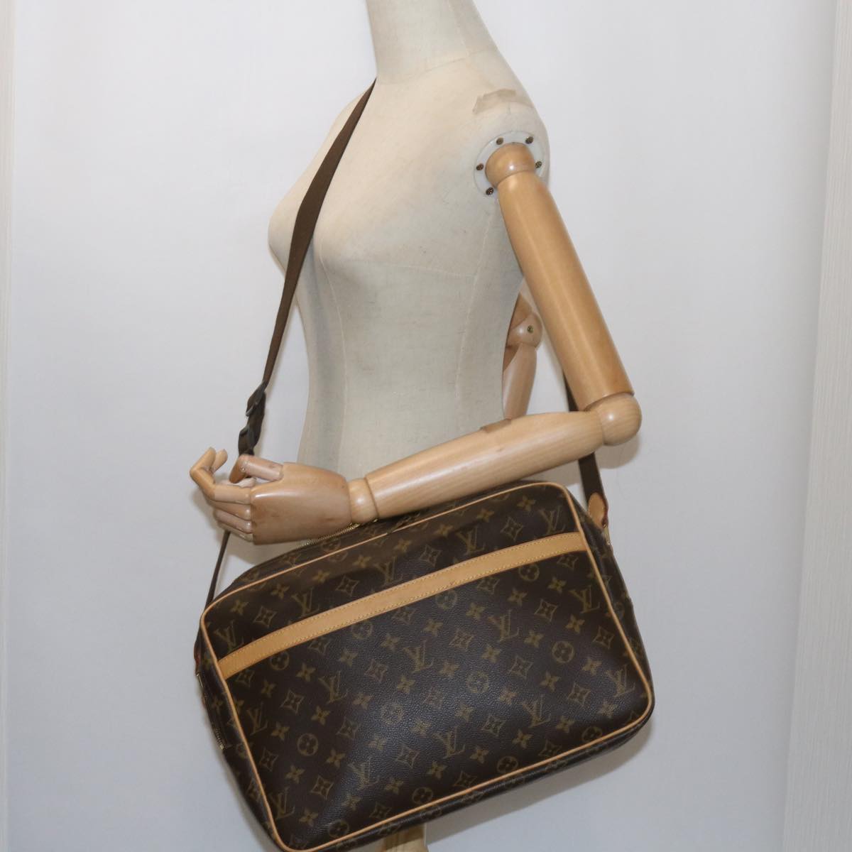 LOUIS VUITTON Monogram Reporter GM Shoulder Bag M45252 LV Auth 60088A