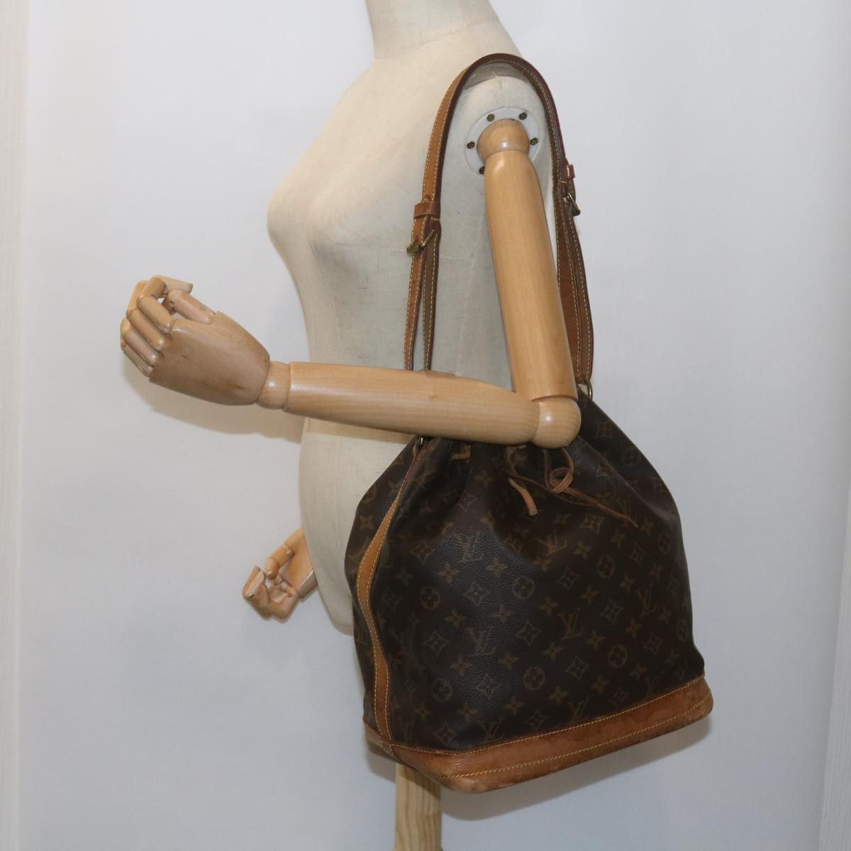 LOUIS VUITTON Monogram Noe Shoulder Bag M42224 LV Auth 60134