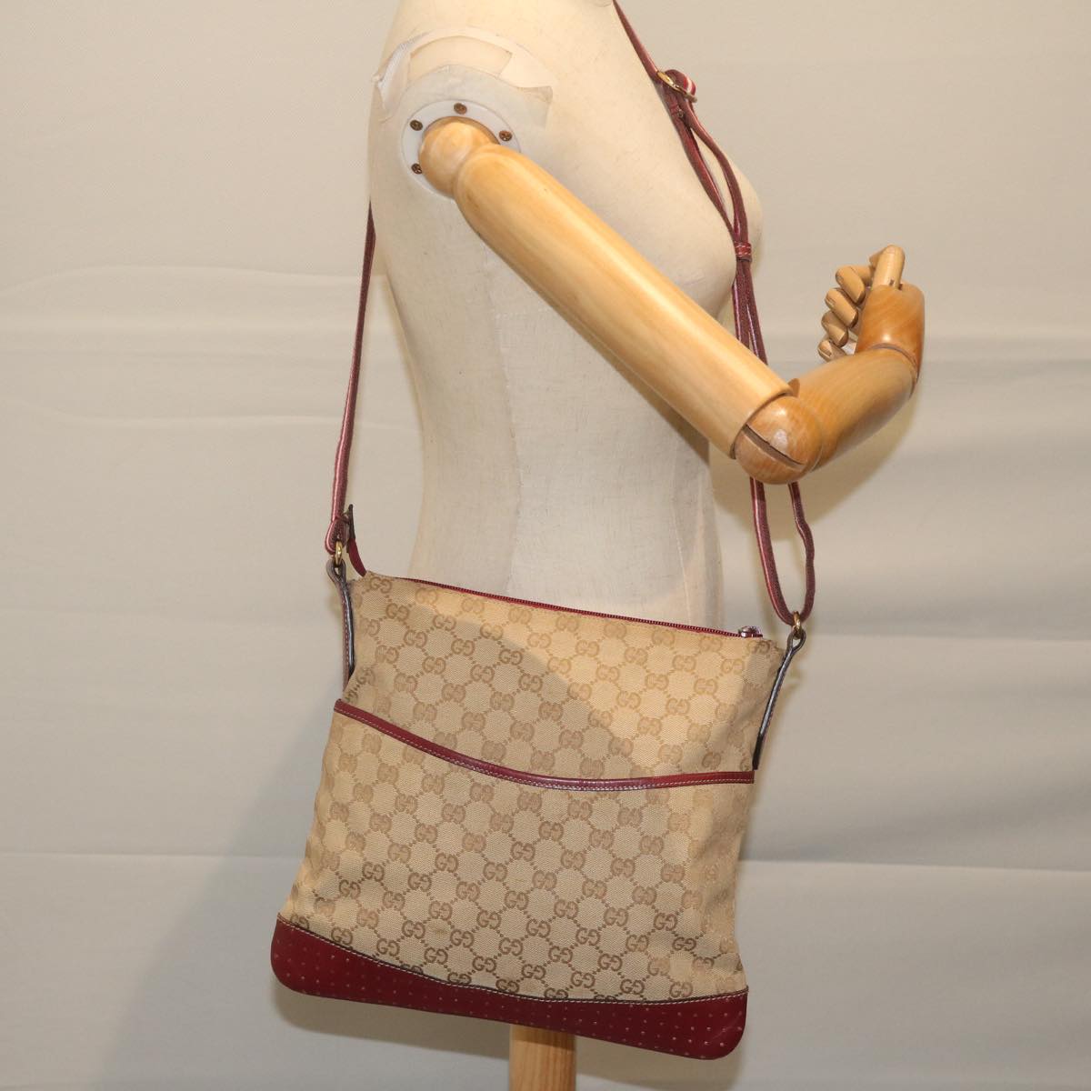 GUCCI GG Canvas Sherry Line Shoulder Bag Beige Red 145857 Auth 60140