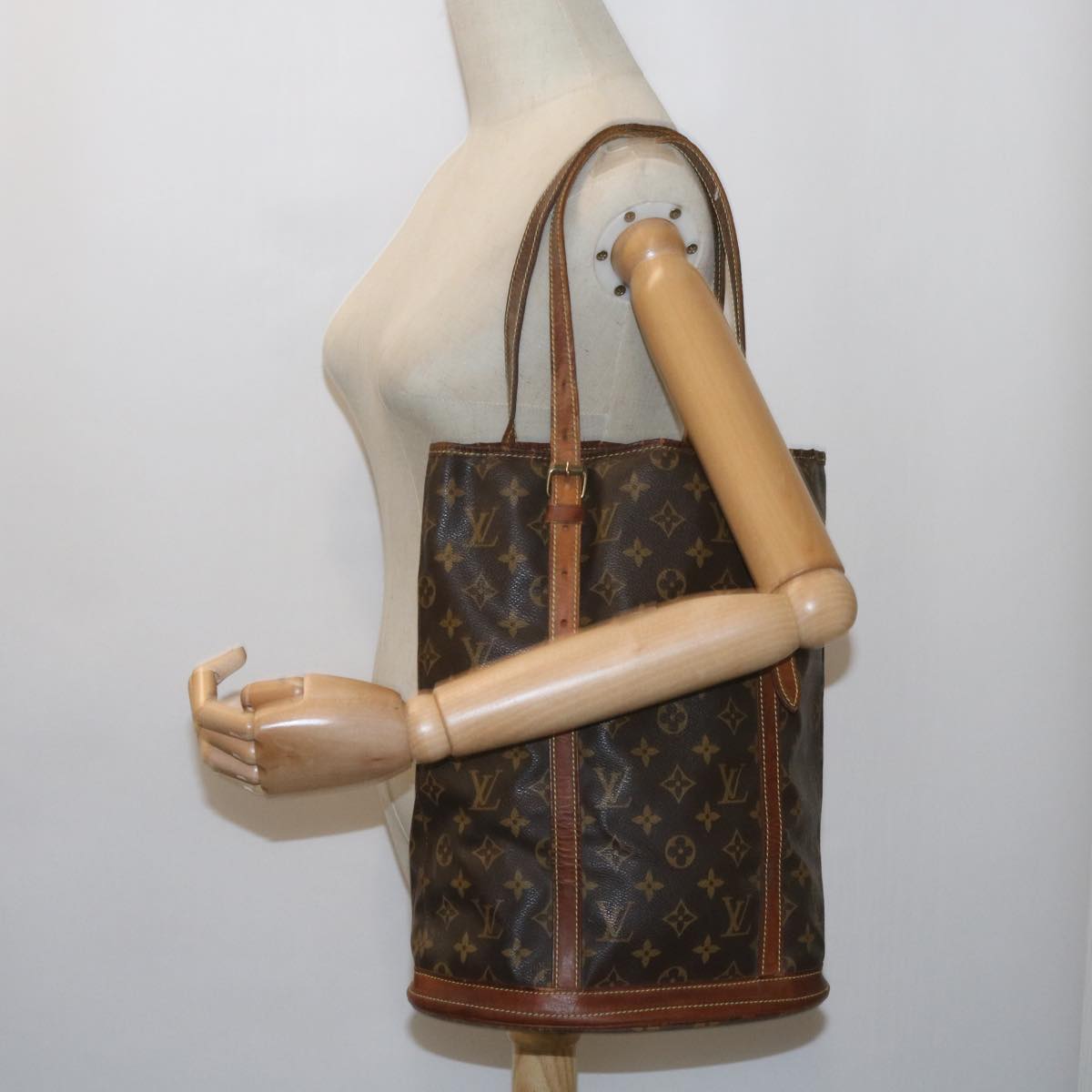 LOUIS VUITTON Monogram Bucket GM Shoulder Bag M42236 LV Auth 60180